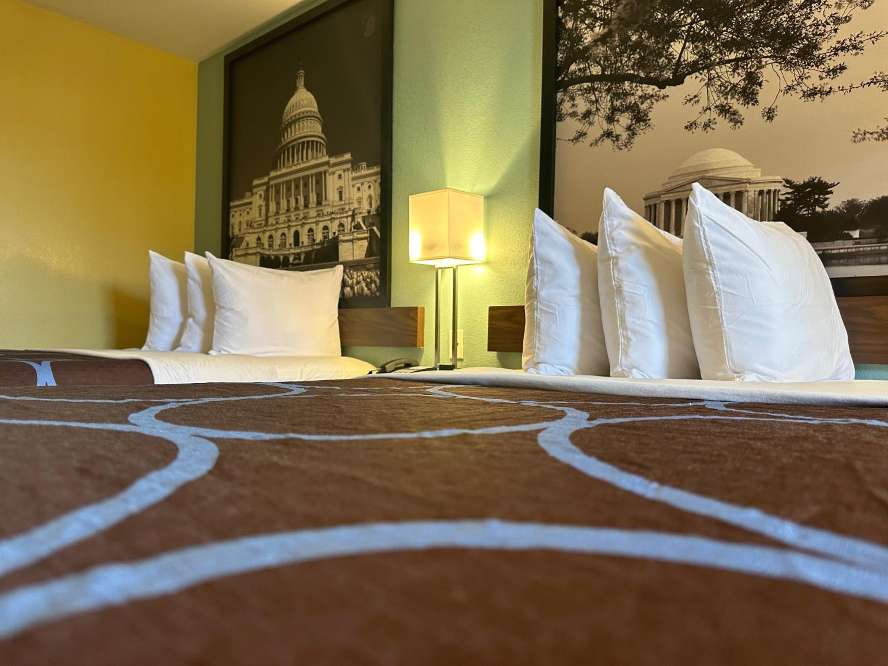 Super 8 by Wyndham WestEnd Alexandria,VA Washington DC Area - Property Image 2