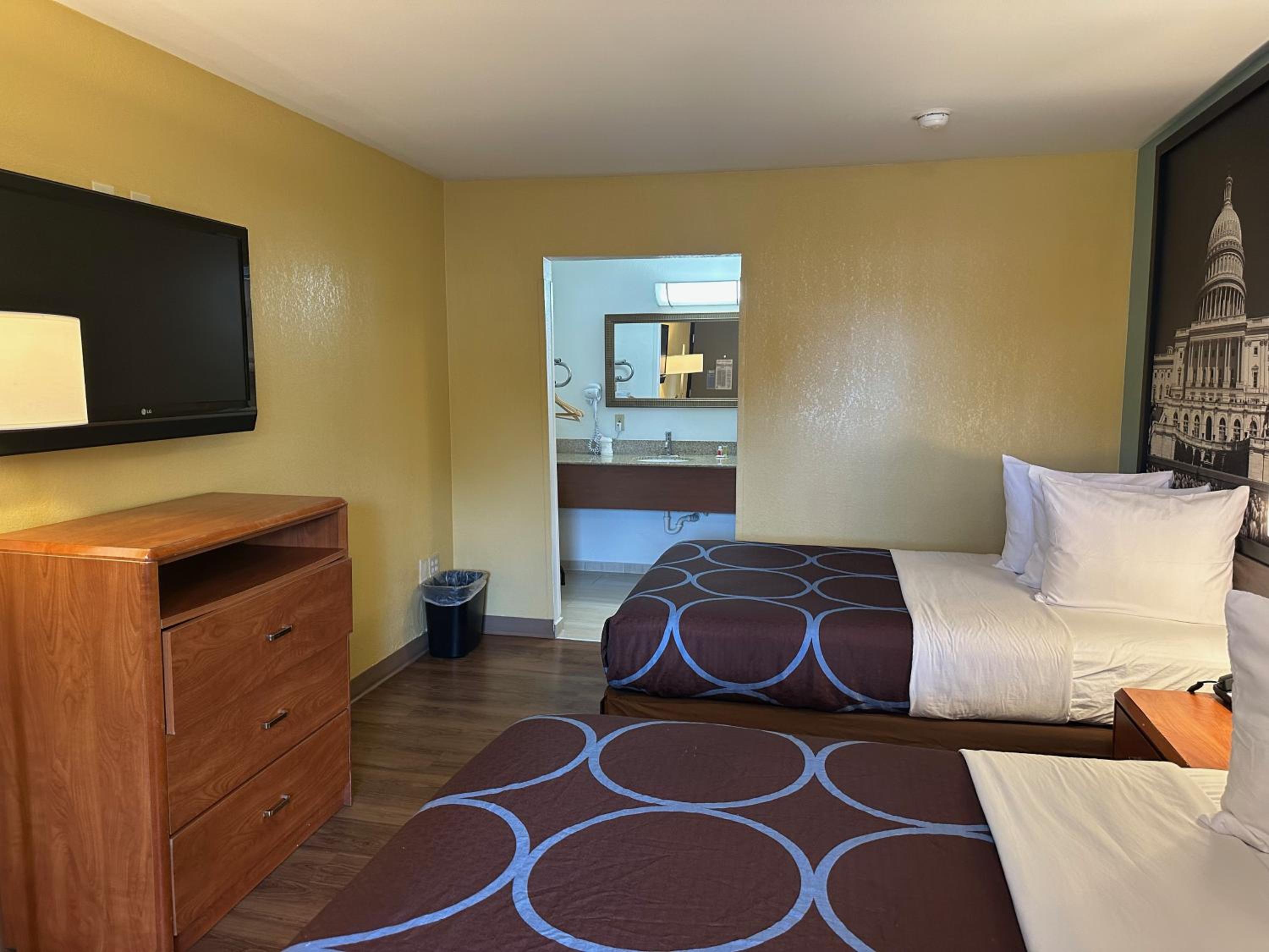 Super 8 by Wyndham WestEnd Alexandria,VA Washington DC Area - Property Image 12
