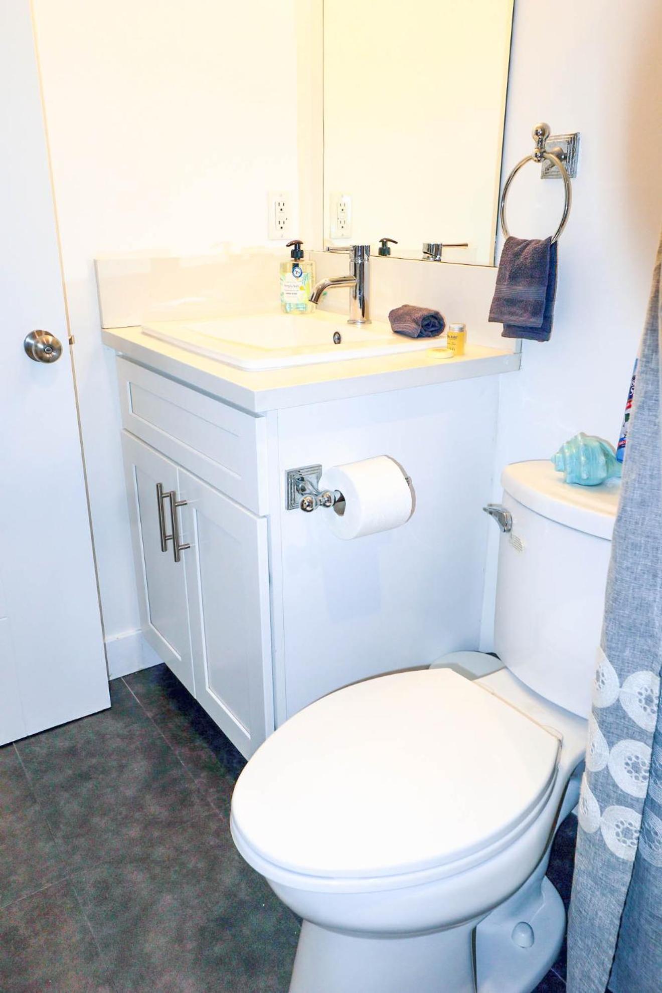 4BR/4BR modern house at Mid-city