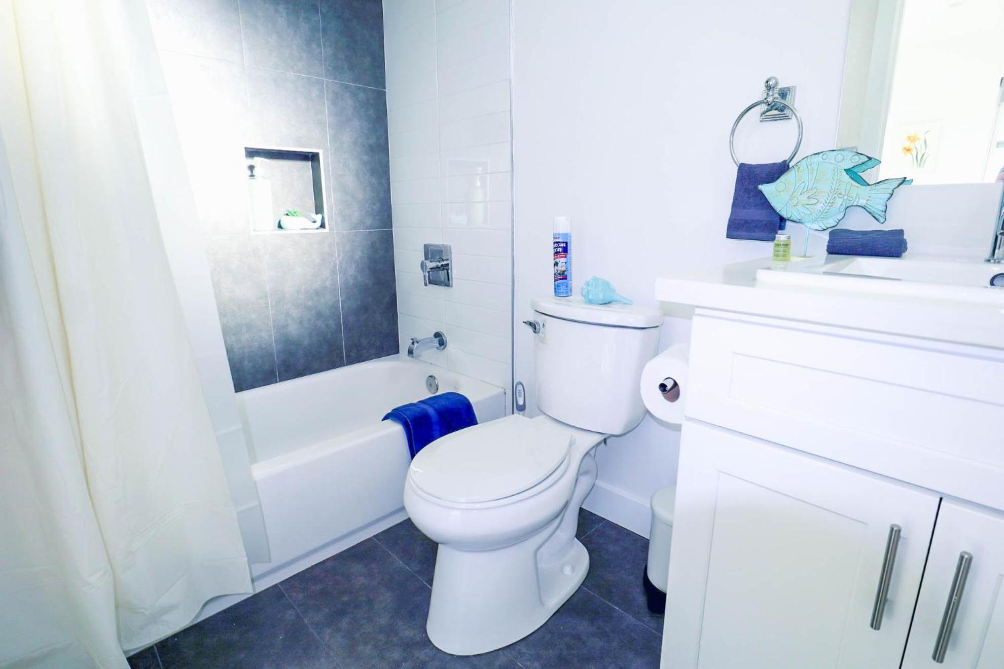 4BR/4BR modern house at Mid-city