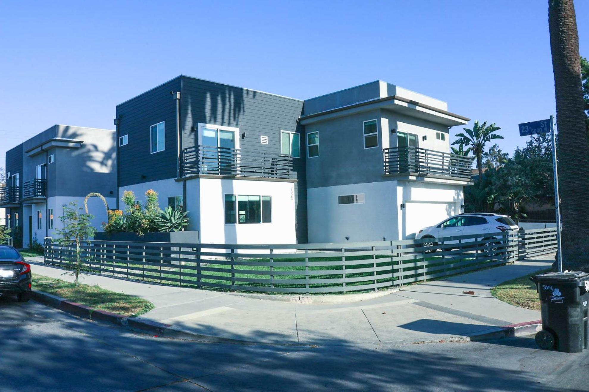 4BR/4BR modern house at Mid-city - Image 1