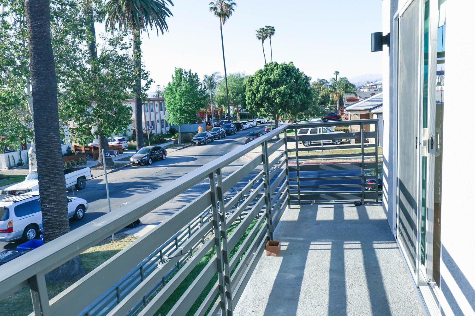 4BR/4BR modern house at Mid-city - Image 3