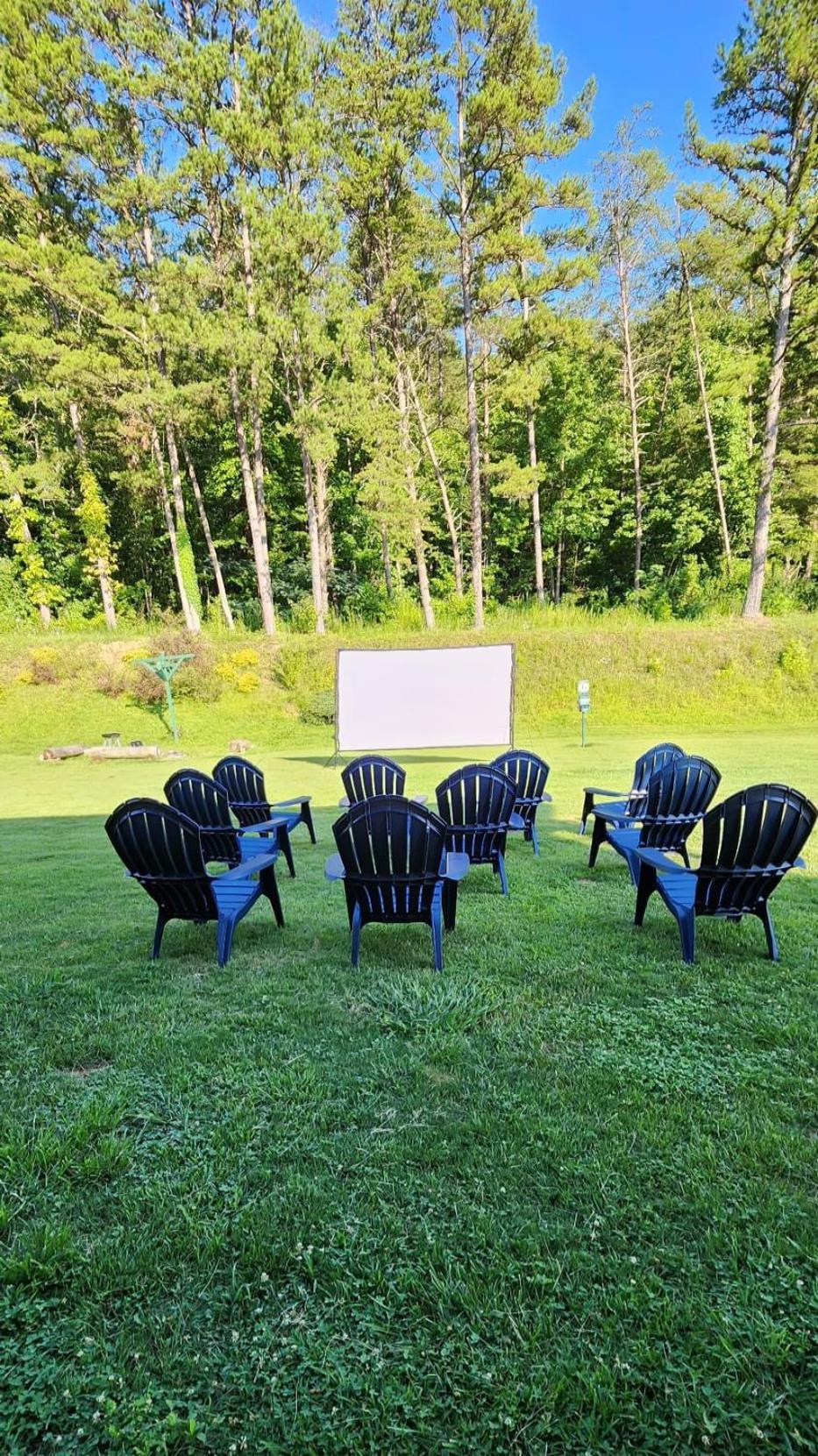 Blue Sky Inn- Complimentary Happy Hour Th-Sun, Veteran owned, Full Breakfast, Best green space, 1 mile from Blue Ridge, Fire Pit view 5