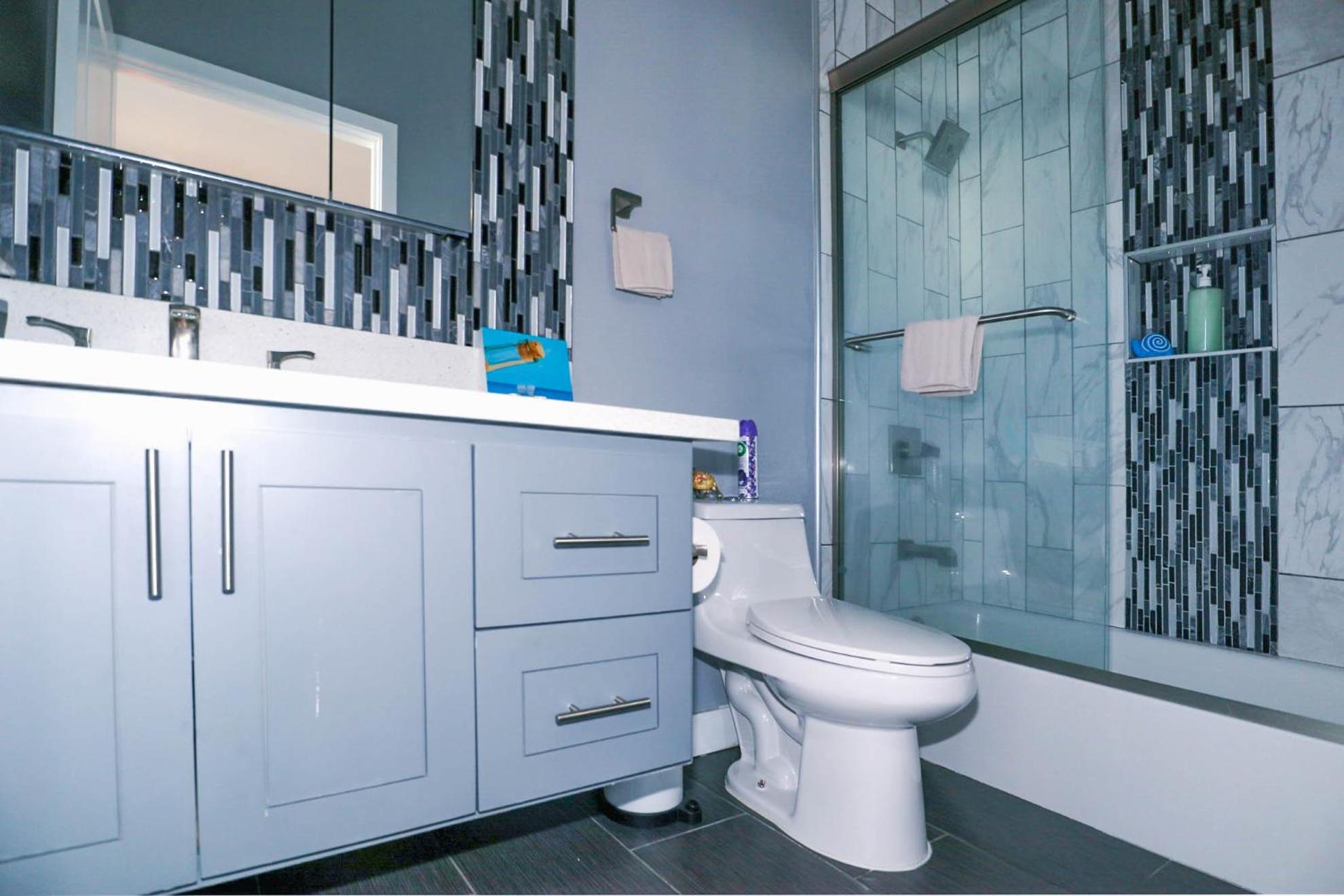 Lucky Charm 4 Bedroom Mid-City Apartment