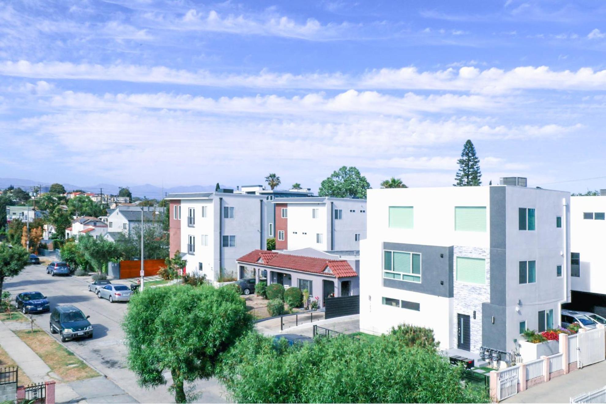 Lucky Charm 4 Bedroom Mid-City Apartment - Image 1