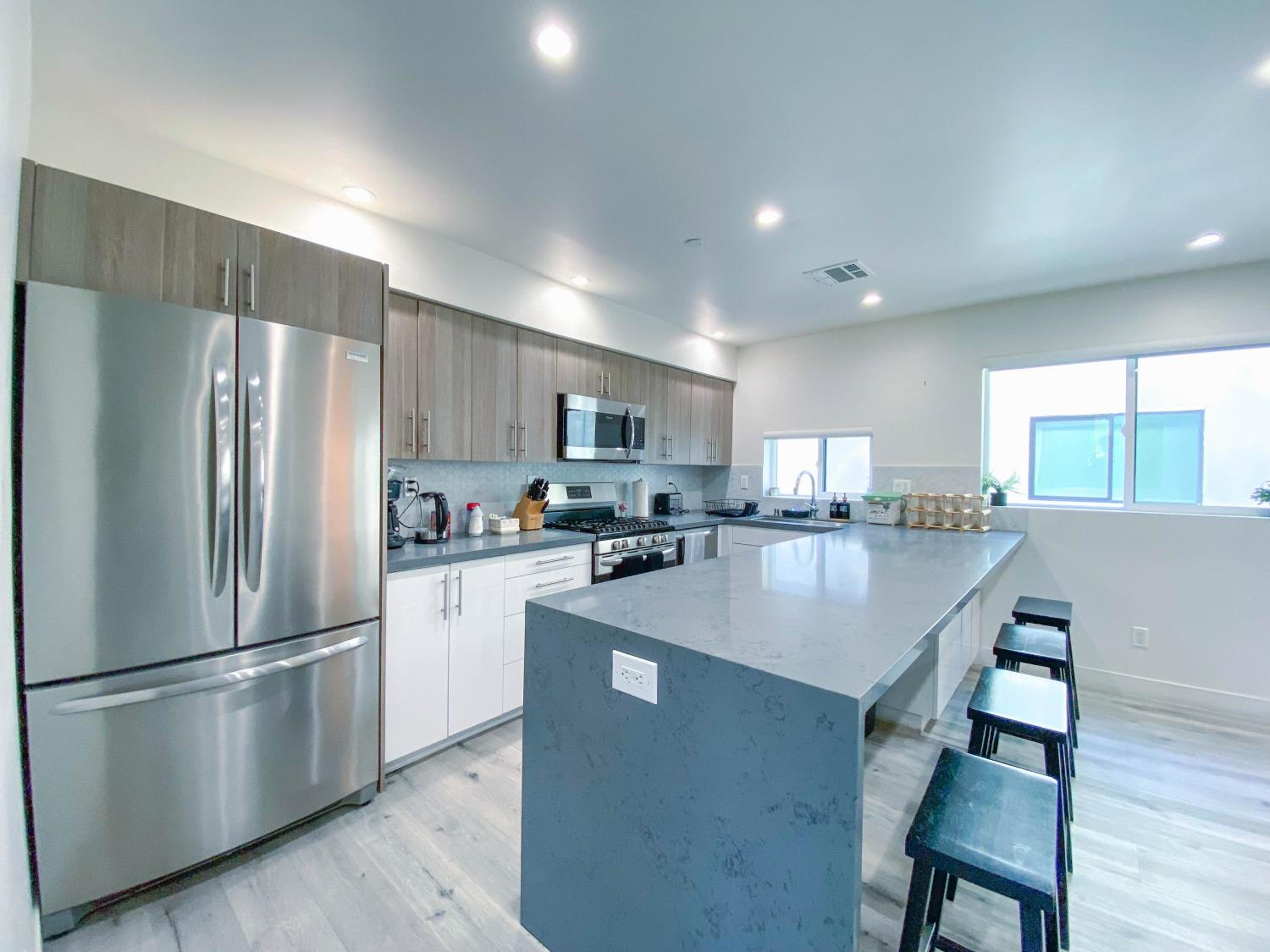 Stylish 3 BR/3BR family house