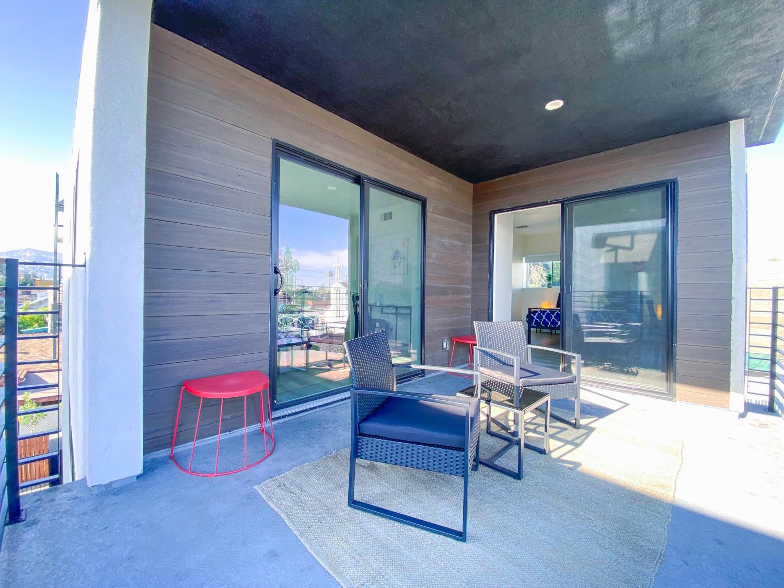 Stylish 3 BR/3BR family house