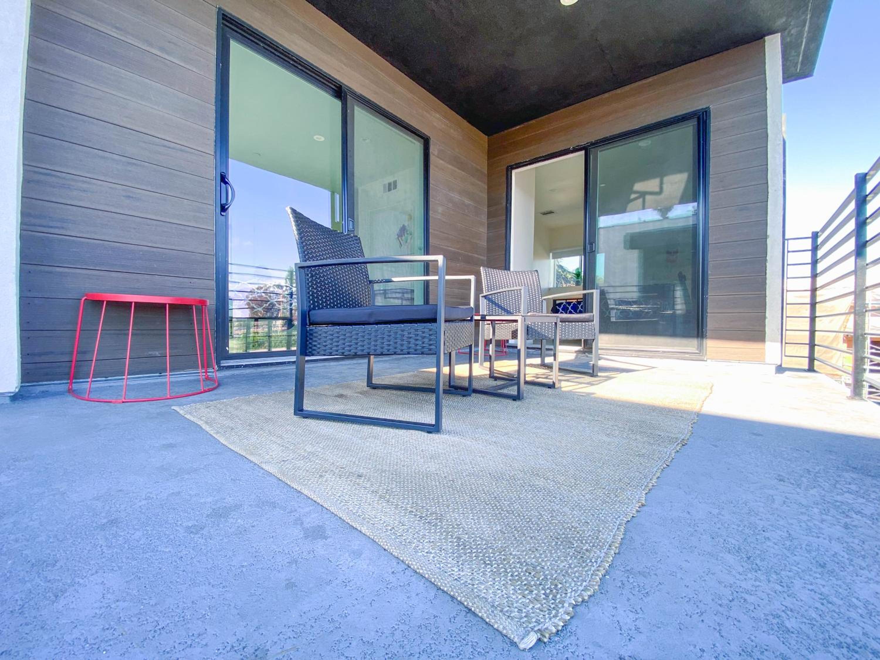 Stylish 3 BR/3BR family house
