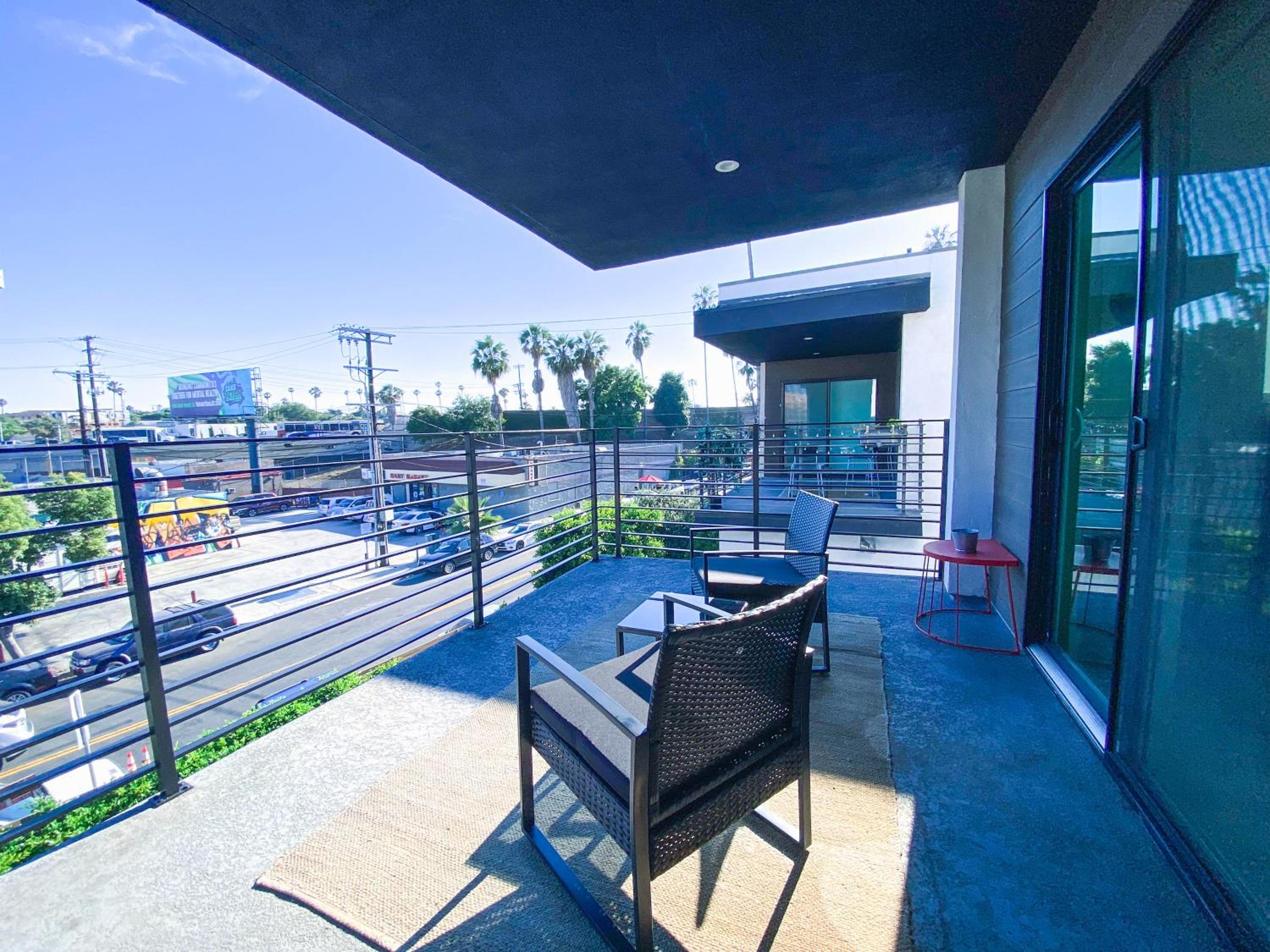 Stylish 3 BR/3BR family house