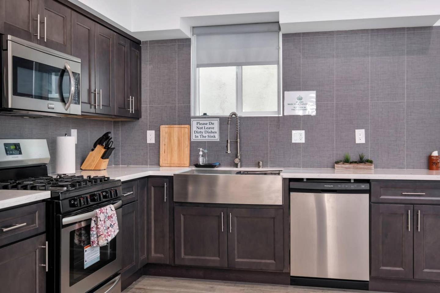 Hollywood 3BR home near metro