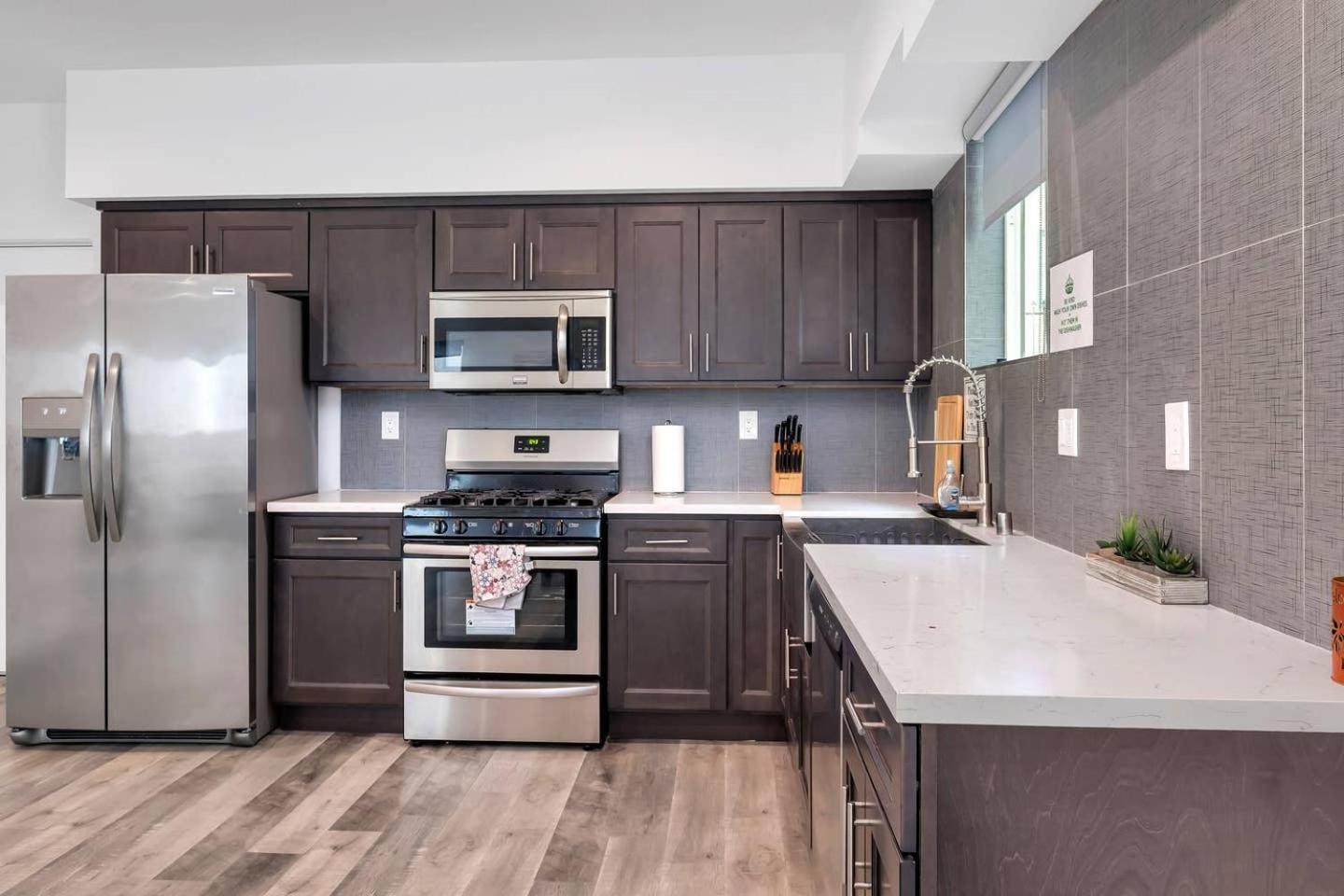 Hollywood 3BR home near metro