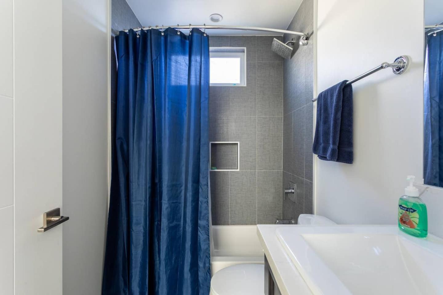 Cheerful 4BR home with parking in East Hollywood