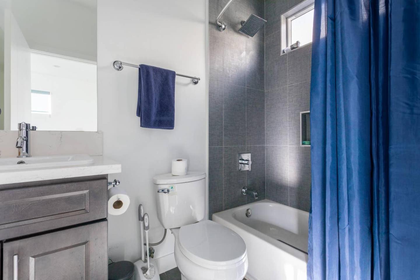 Cheerful 4BR home with parking in East Hollywood