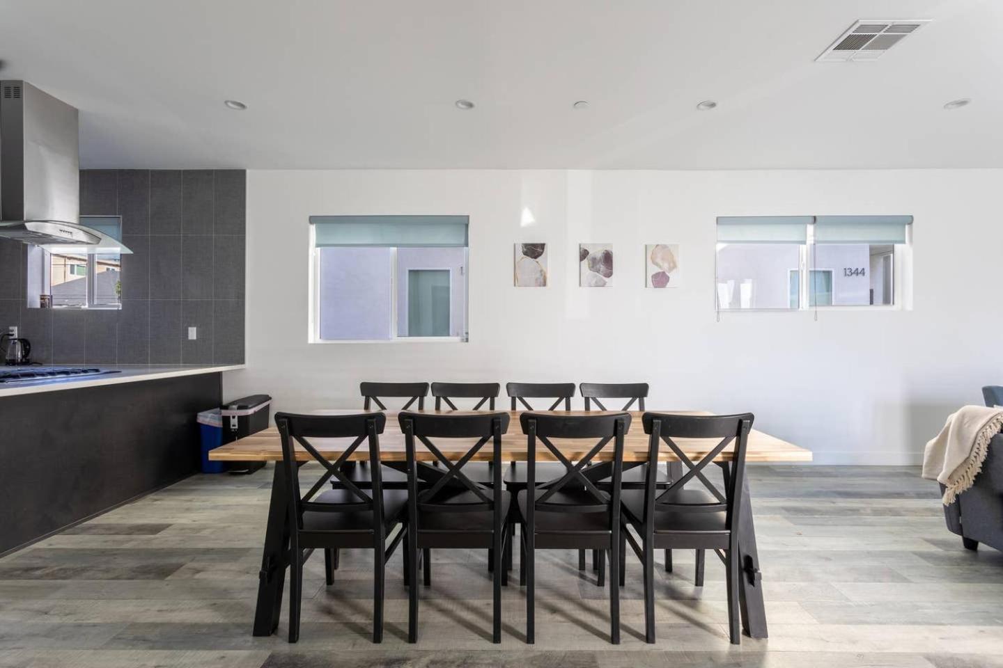 Cheerful 4BR home with parking in East Hollywood