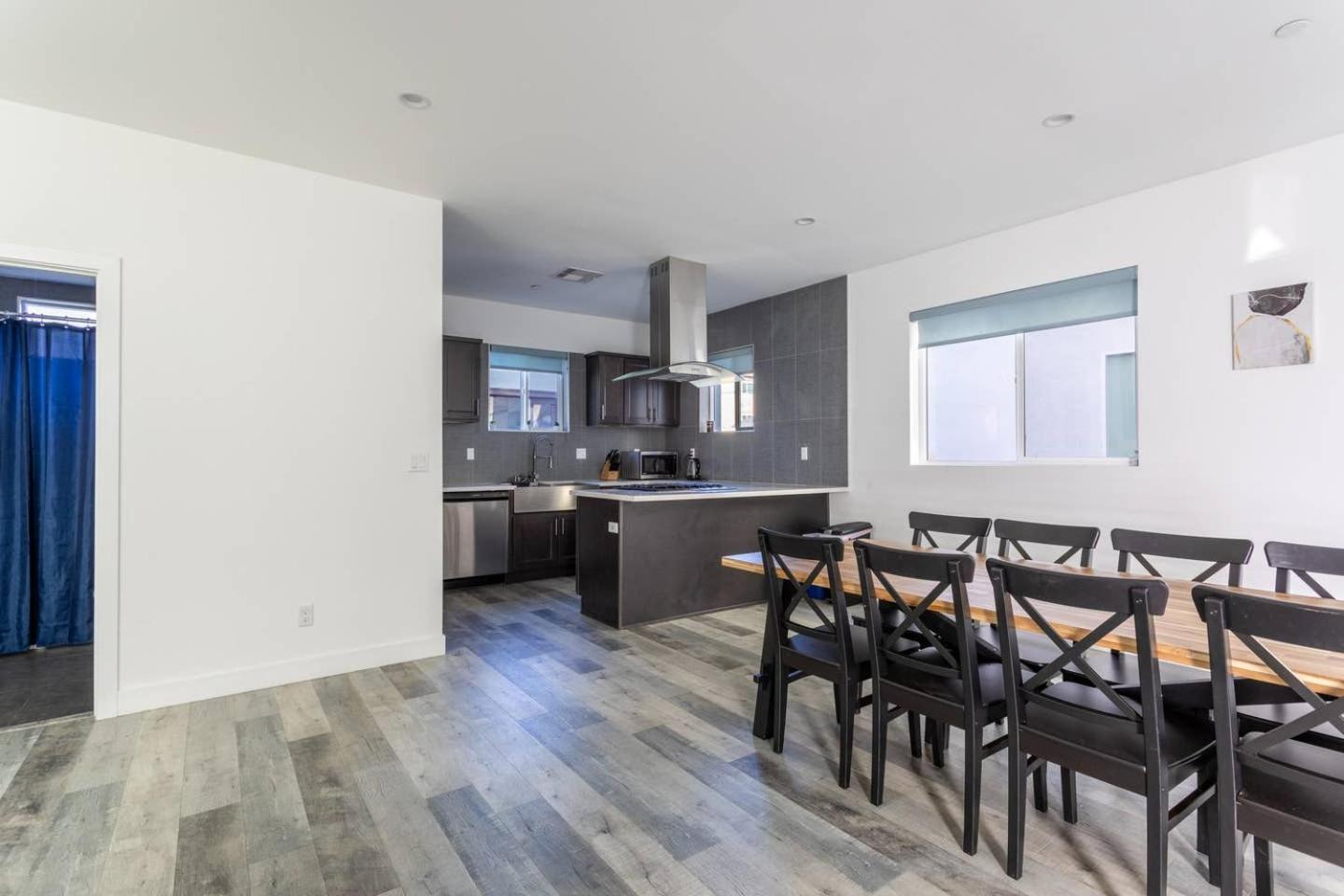 Cheerful 4BR home with parking in East Hollywood