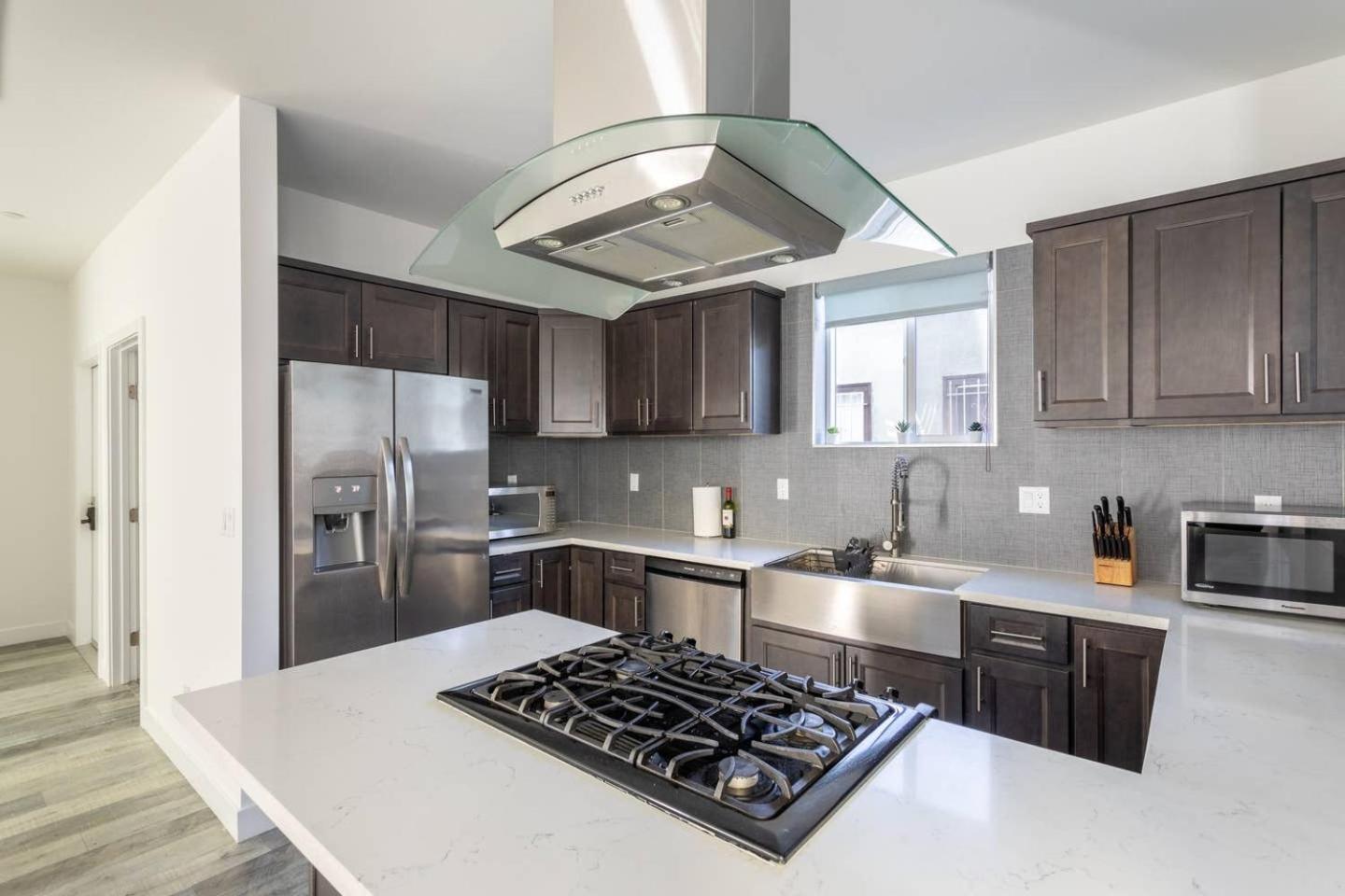 Cheerful 4BR home with parking in East Hollywood
