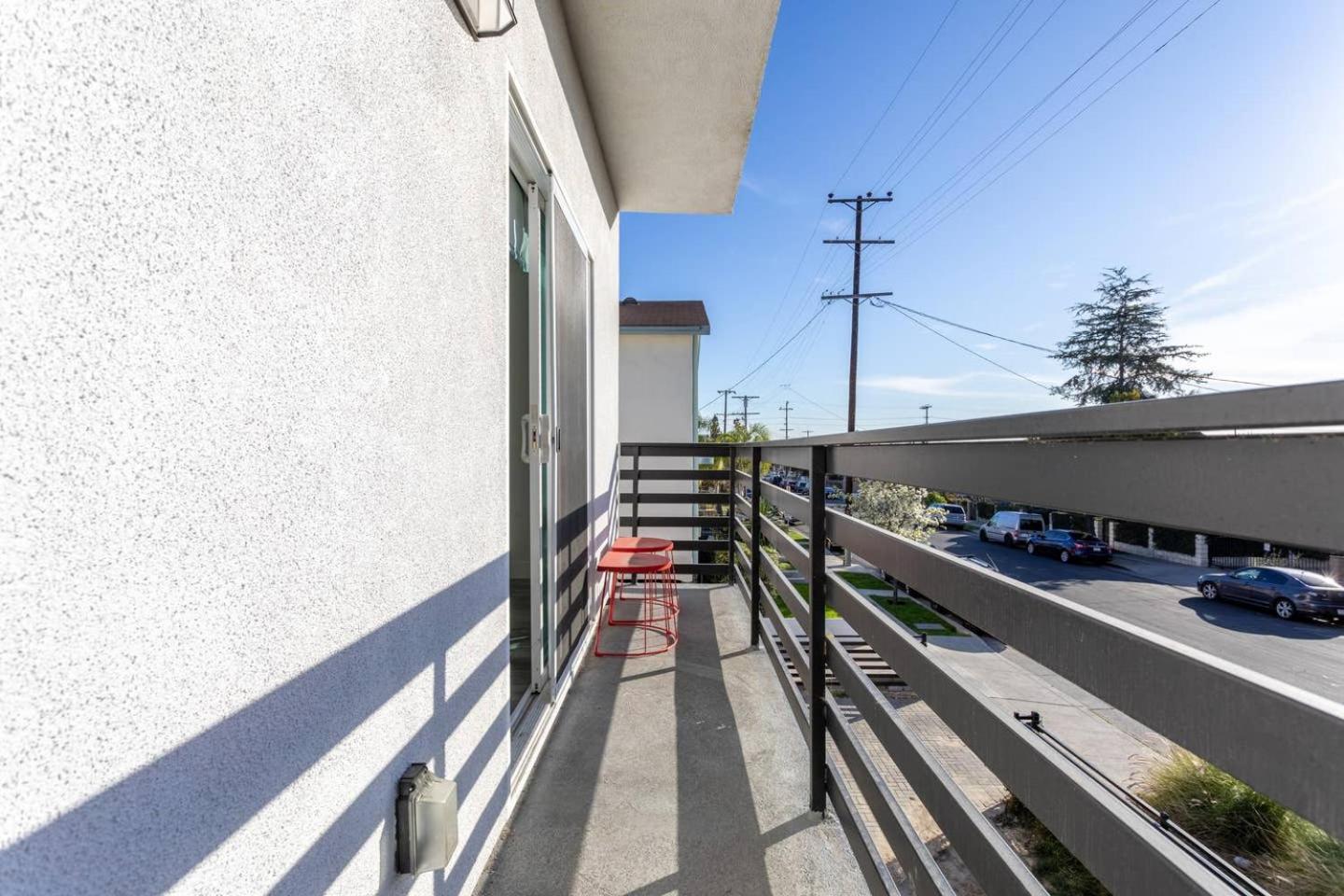 Cheerful 4BR home with parking in East Hollywood
