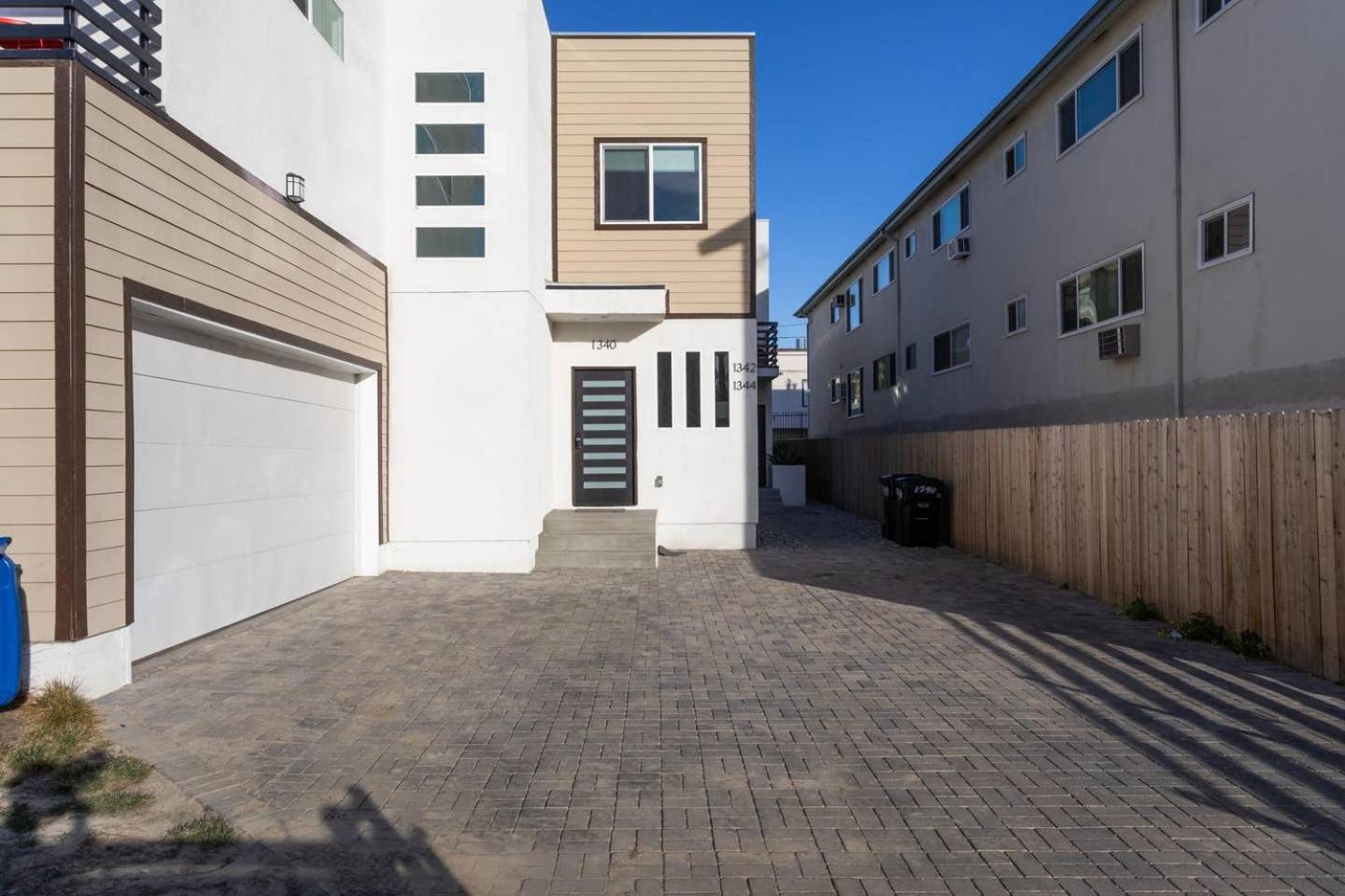 Cheerful 4BR home with parking in East Hollywood - Image 2