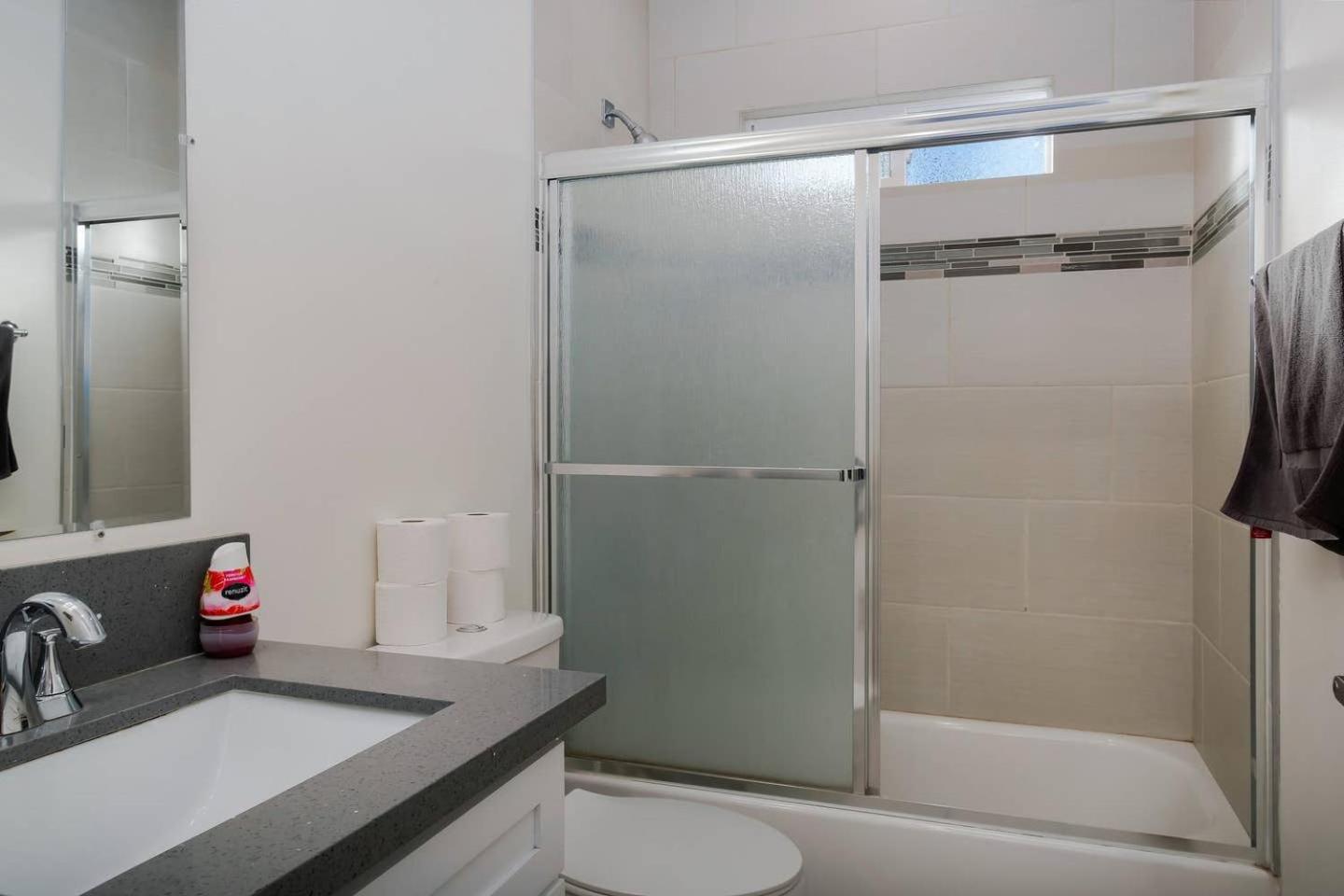 Comfy 4BR home near Korea Town - Image 4