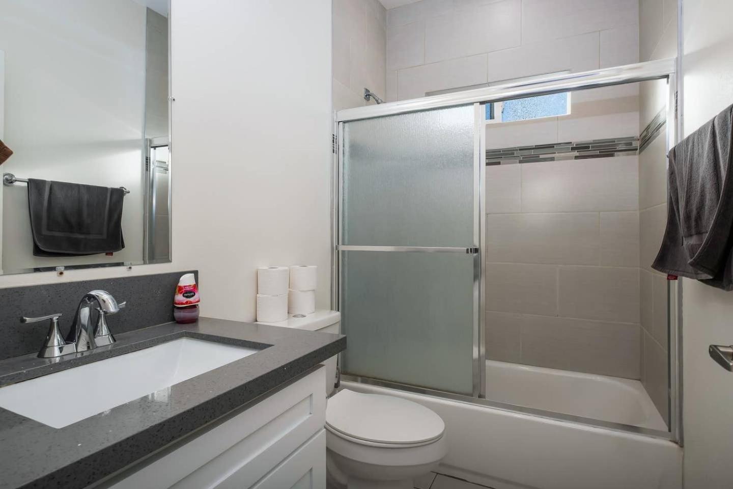 Comfy 4BR home near Korea Town