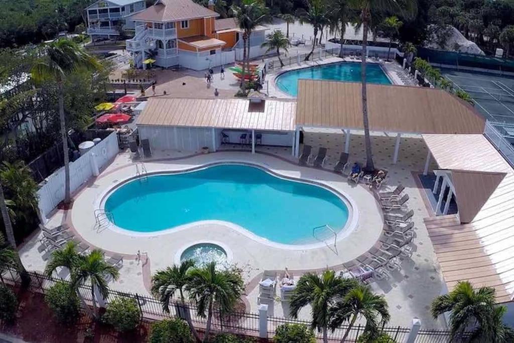 BEACHFRONT-Amazing Fishing,Shelling,Sunrise views! view 4