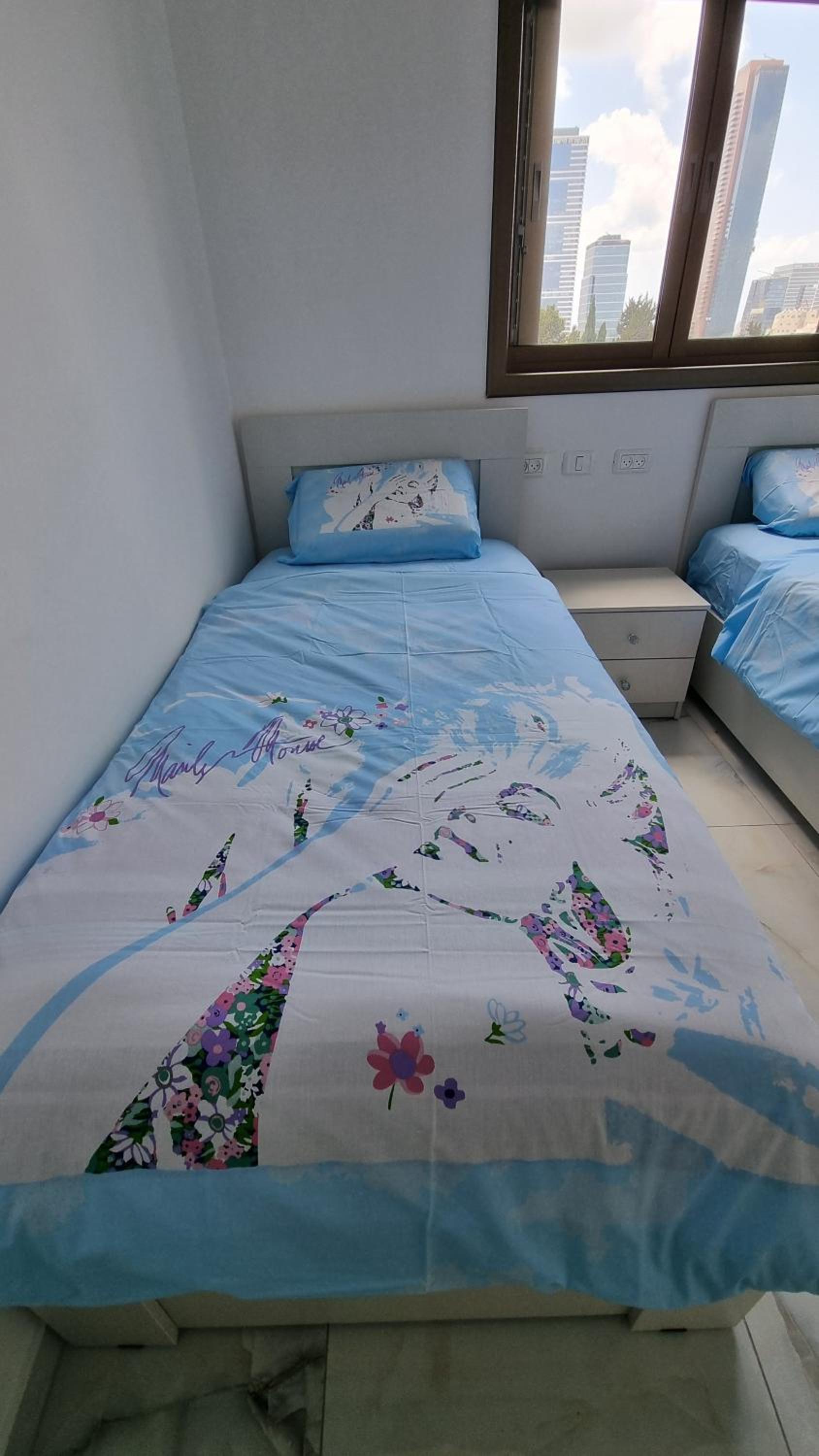 New Stylish Apartment with Balcony Close to Tel Aviv