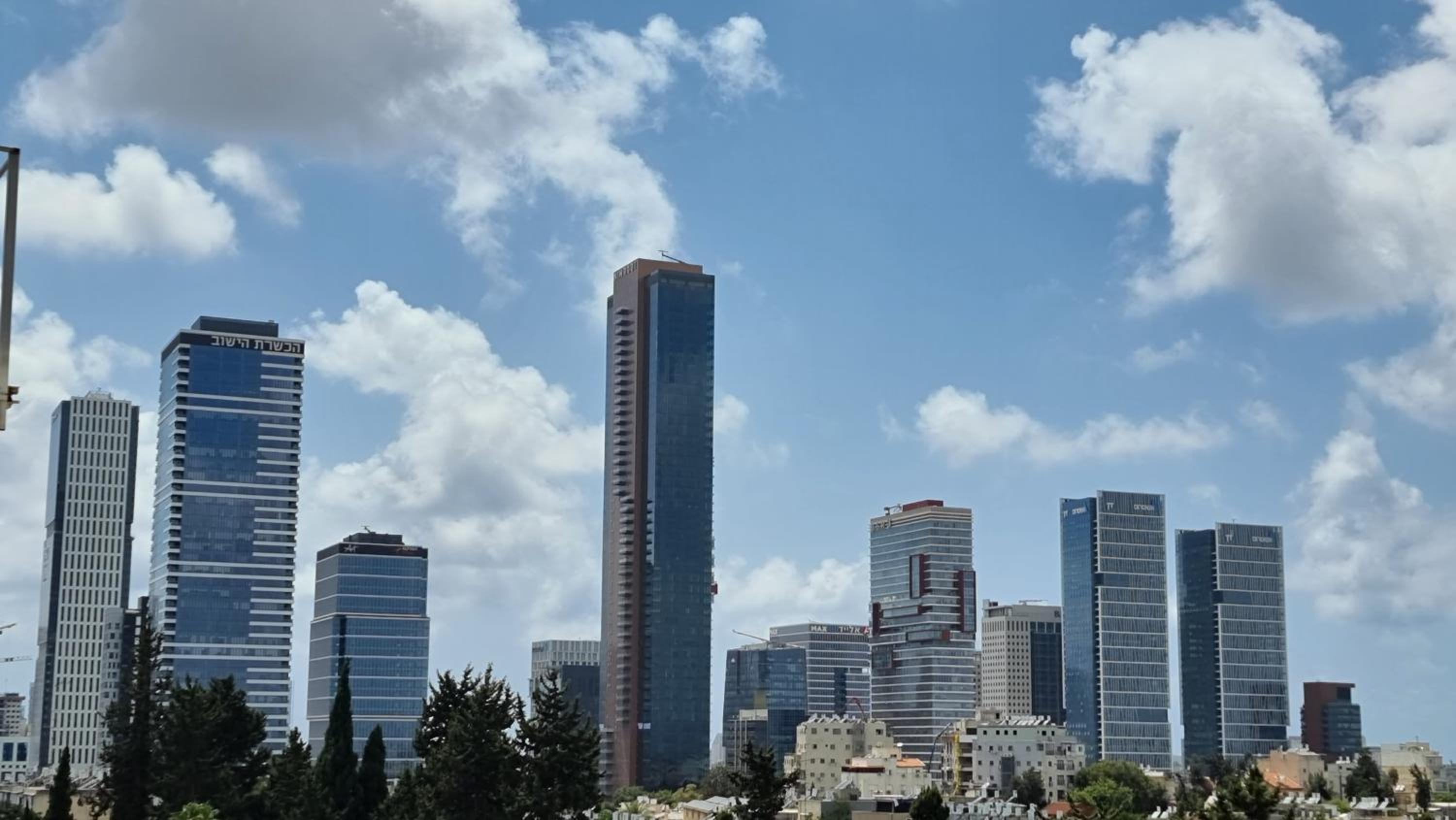 New Stylish Apartment with Balcony Close to Tel Aviv