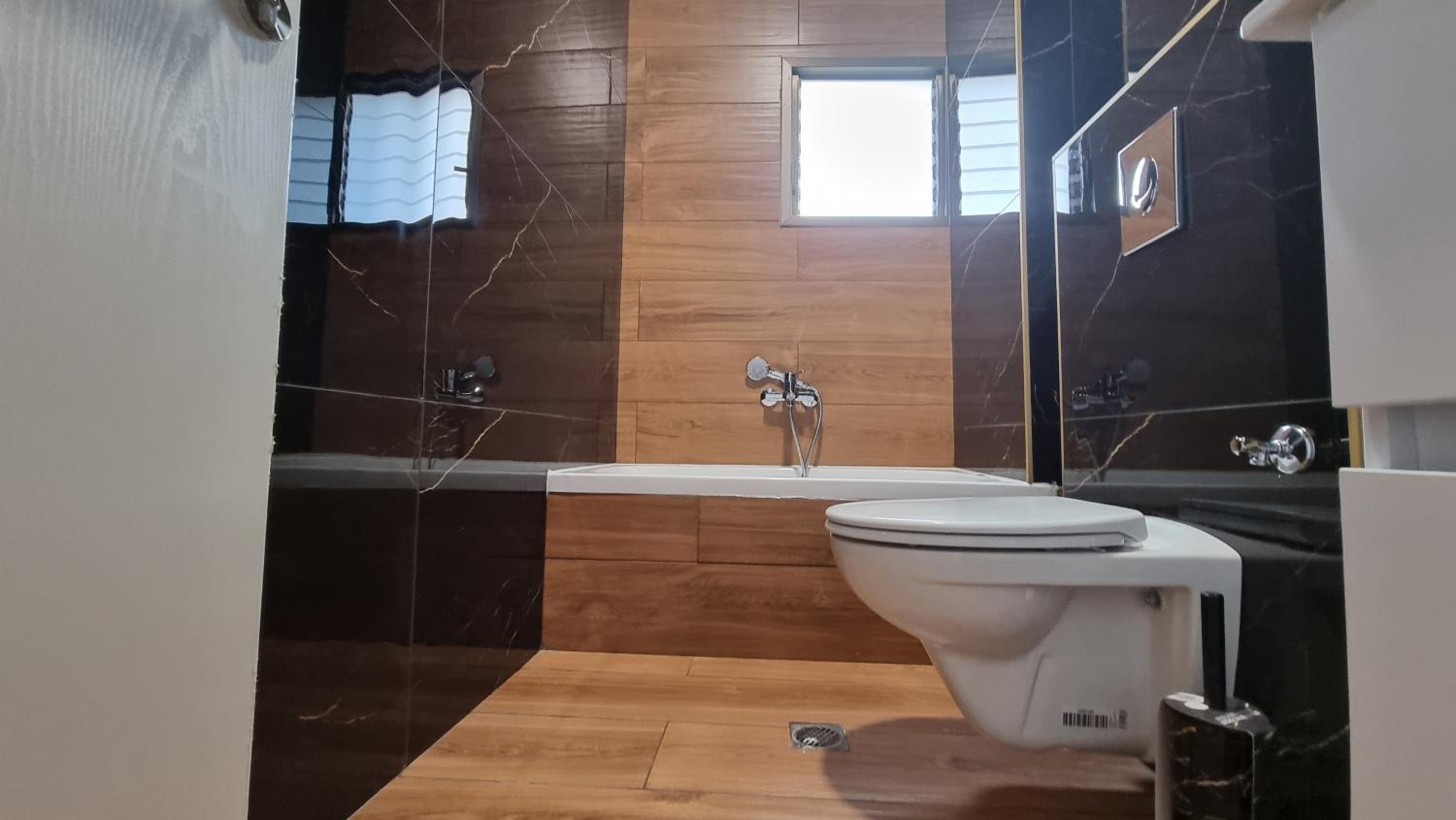 New Stylish Apartment with Balcony Close to Tel Aviv