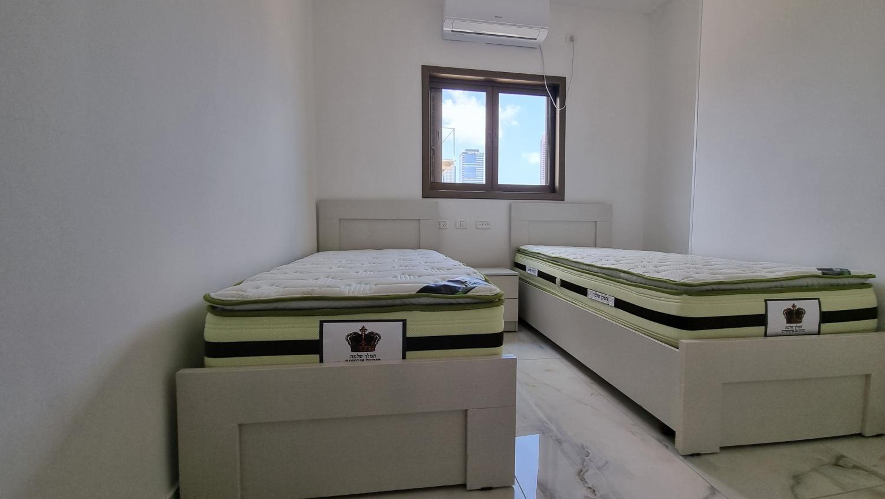 New Stylish Apartment with Balcony Close to Tel Aviv