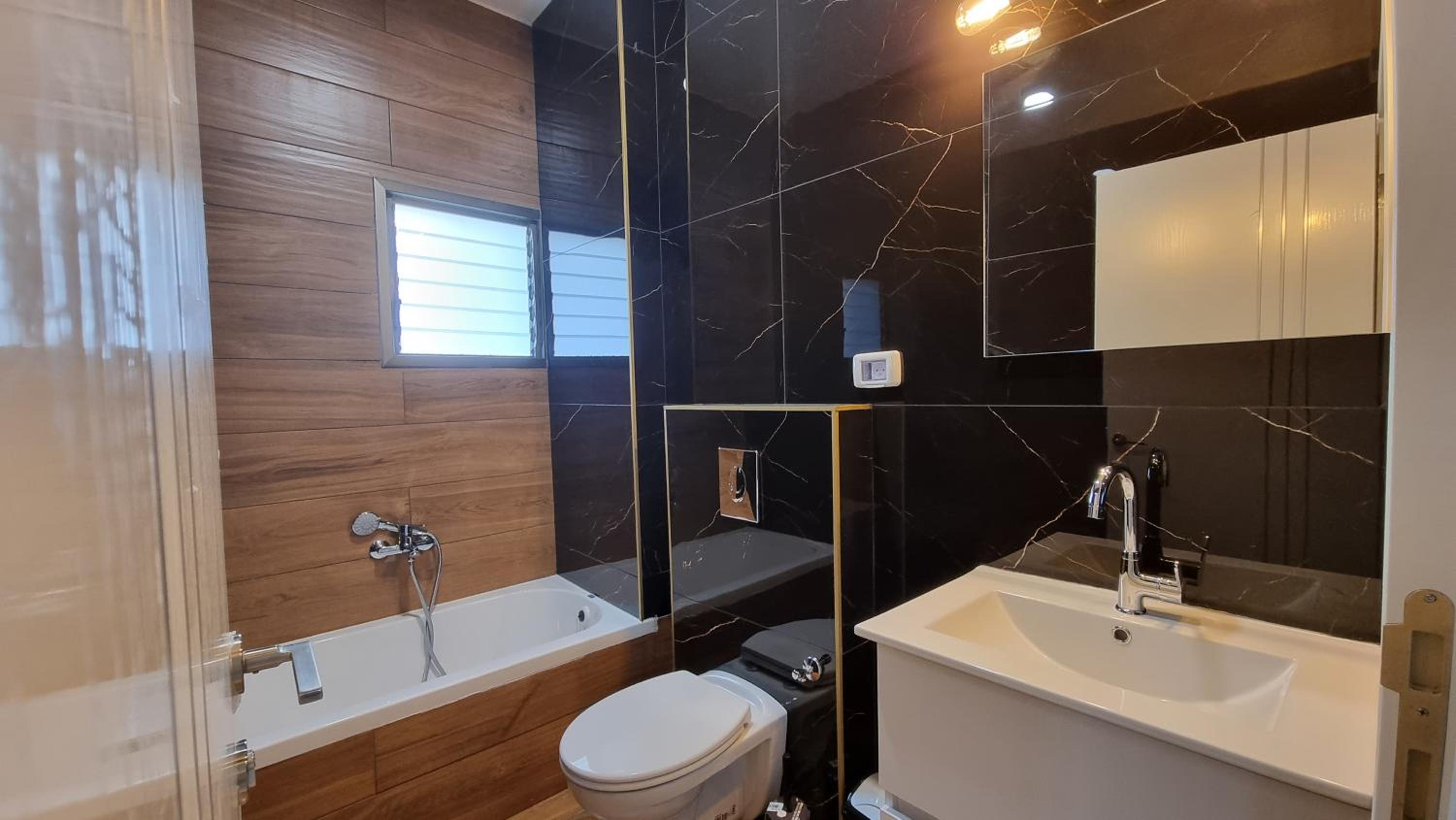 New Stylish Apartment with Balcony Close to Tel Aviv