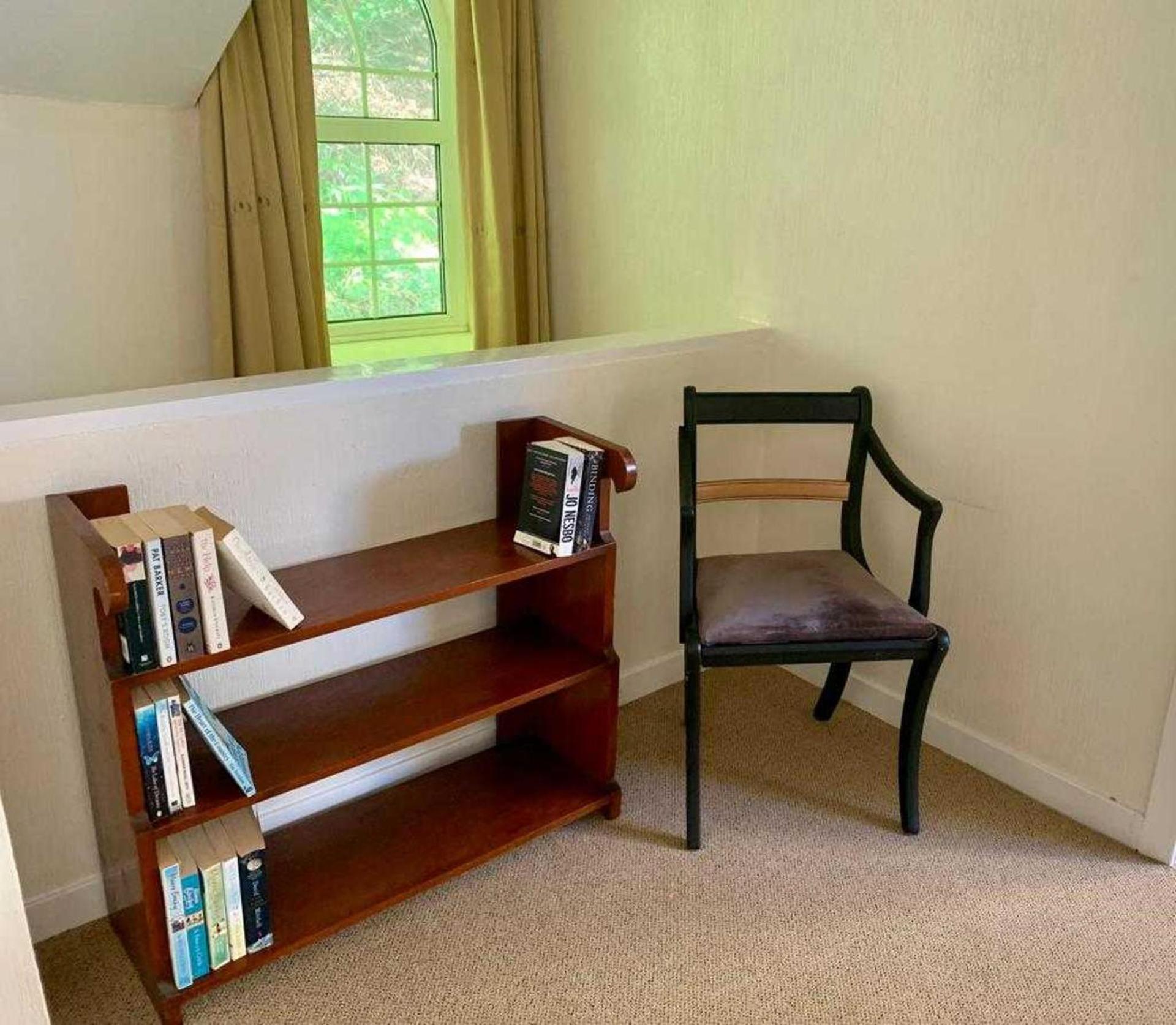 2 Bed Cottage Sleeps 2 - Parking Pet Friendly view 5