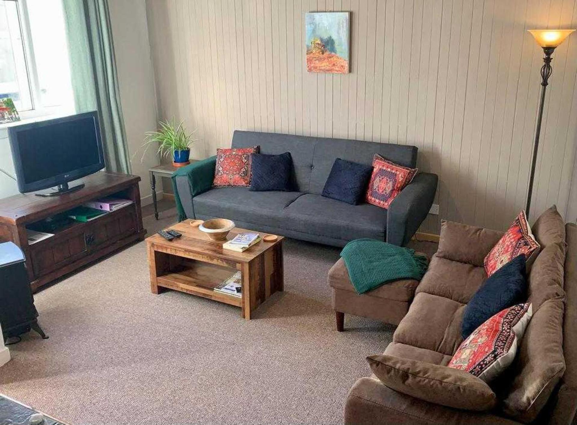 2 Bed Cottage Sleeps 2 - Parking Pet Friendly view 4