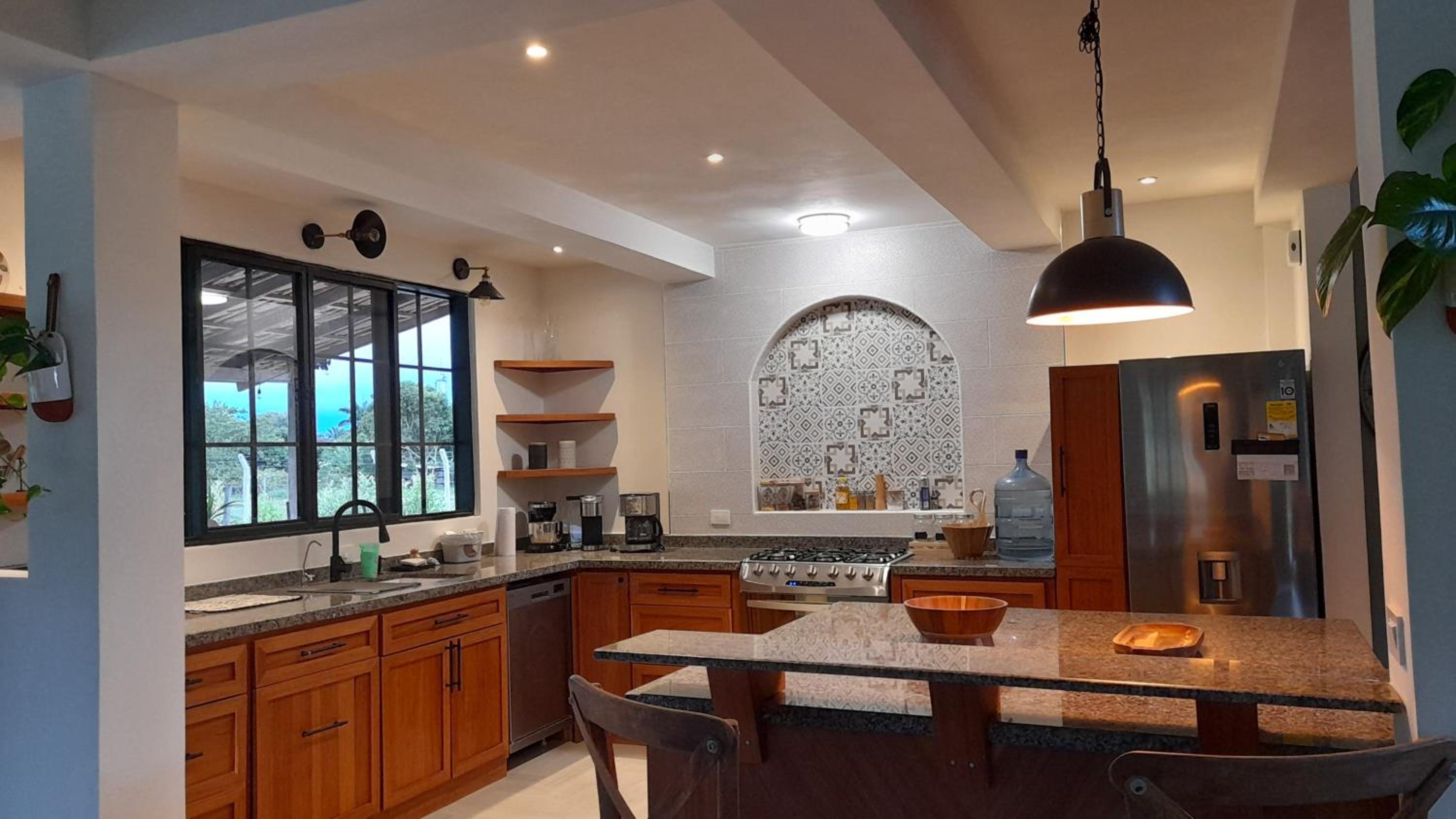 Beautiful Private Villa, Views in Every Direction