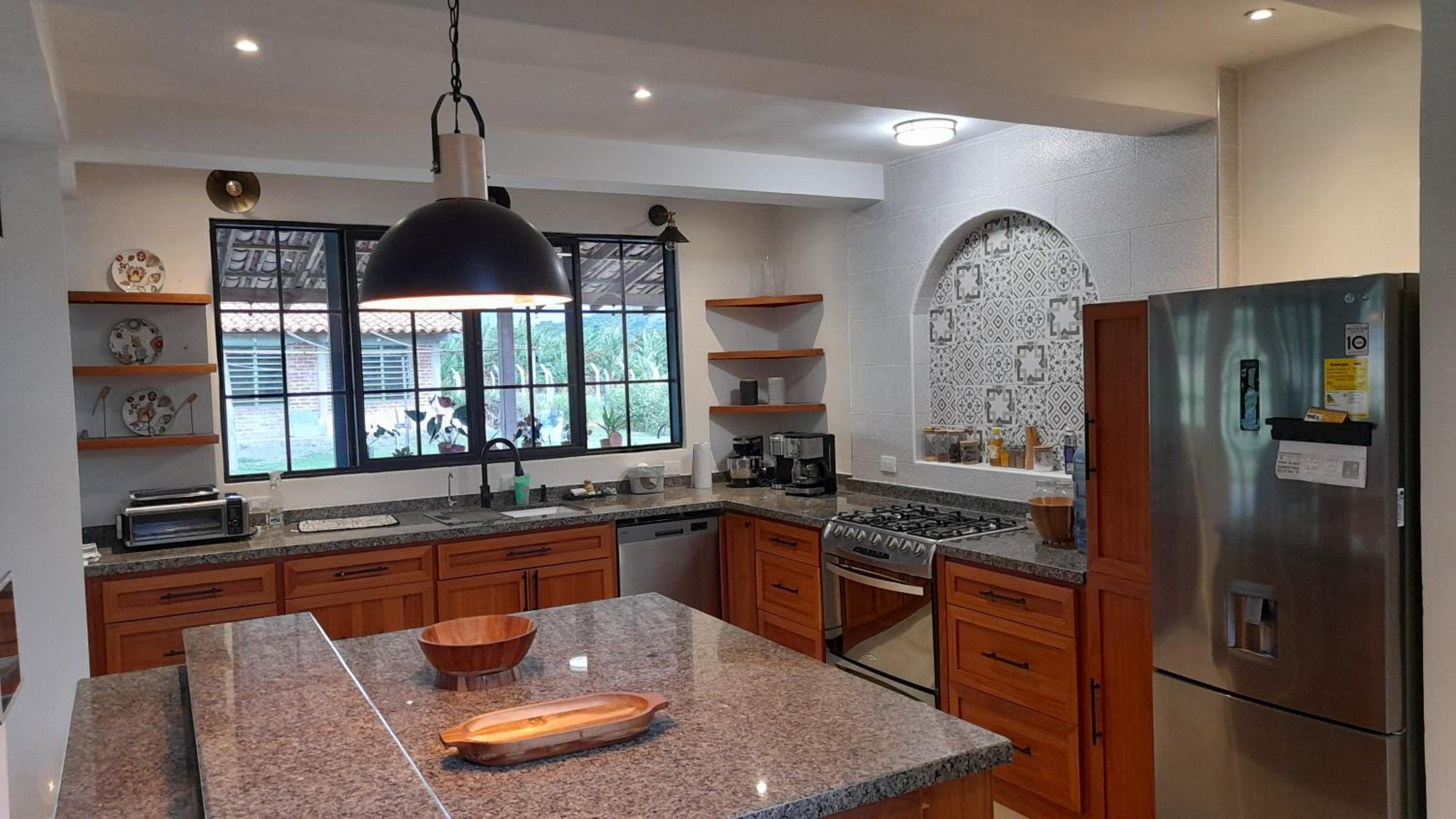 Beautiful Private Villa, Views in Every Direction