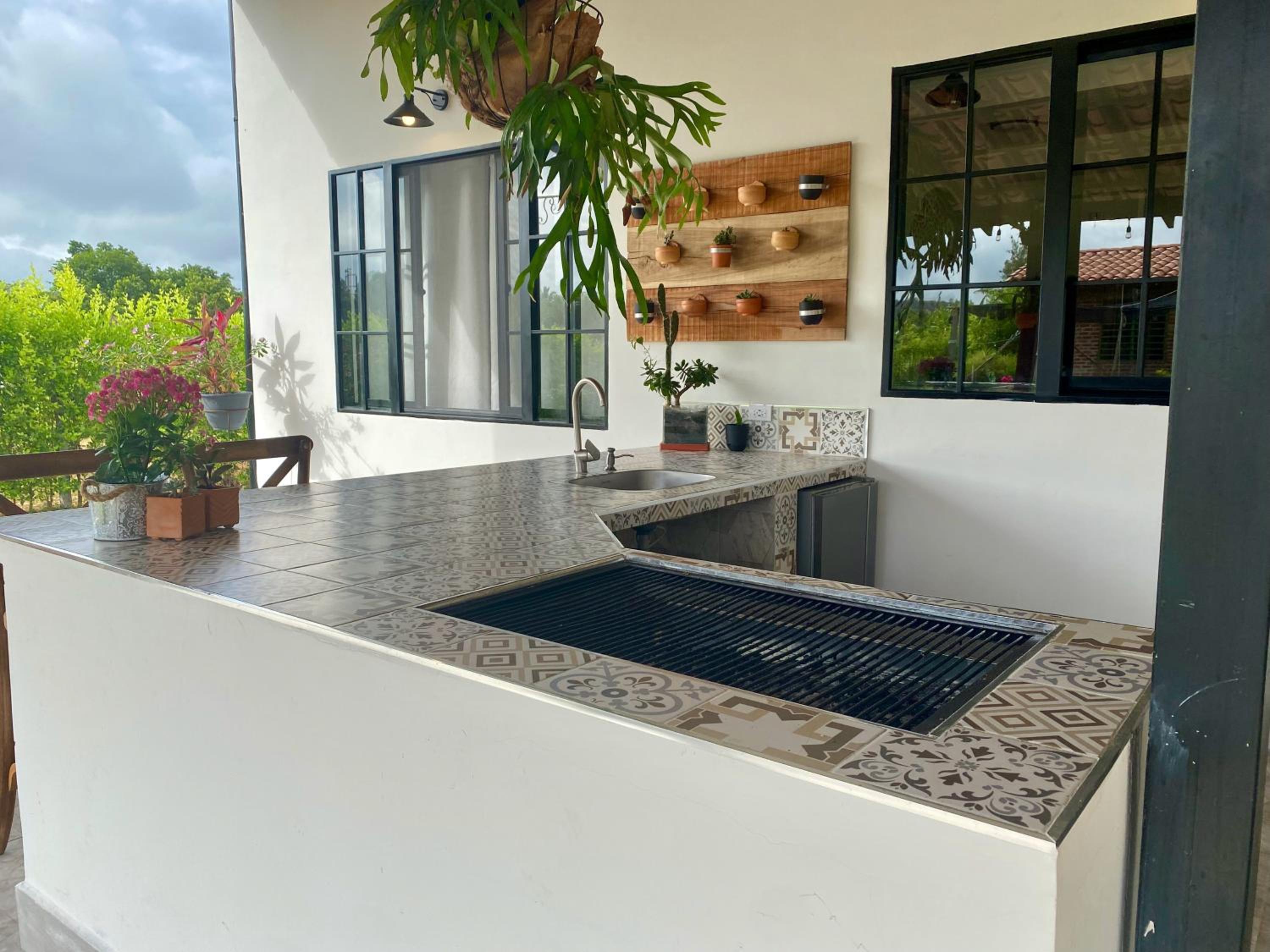 Beautiful Private Villa, Views in Every Direction