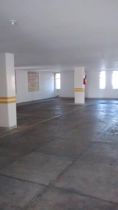 FLAT ENCANTADOR COM PISCINA E PRAIA.