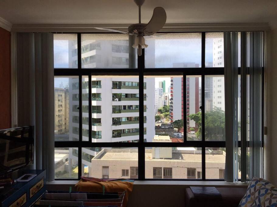FLAT ENCANTADOR COM PISCINA E PRAIA.