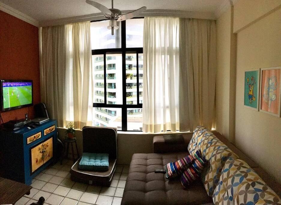 FLAT ENCANTADOR COM PISCINA E PRAIA.