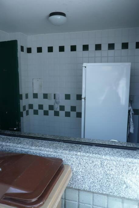 FLAT ENCANTADOR COM PISCINA E PRAIA.