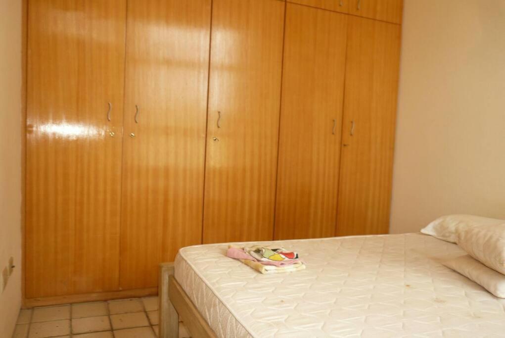 FLAT ENCANTADOR COM PISCINA E PRAIA.