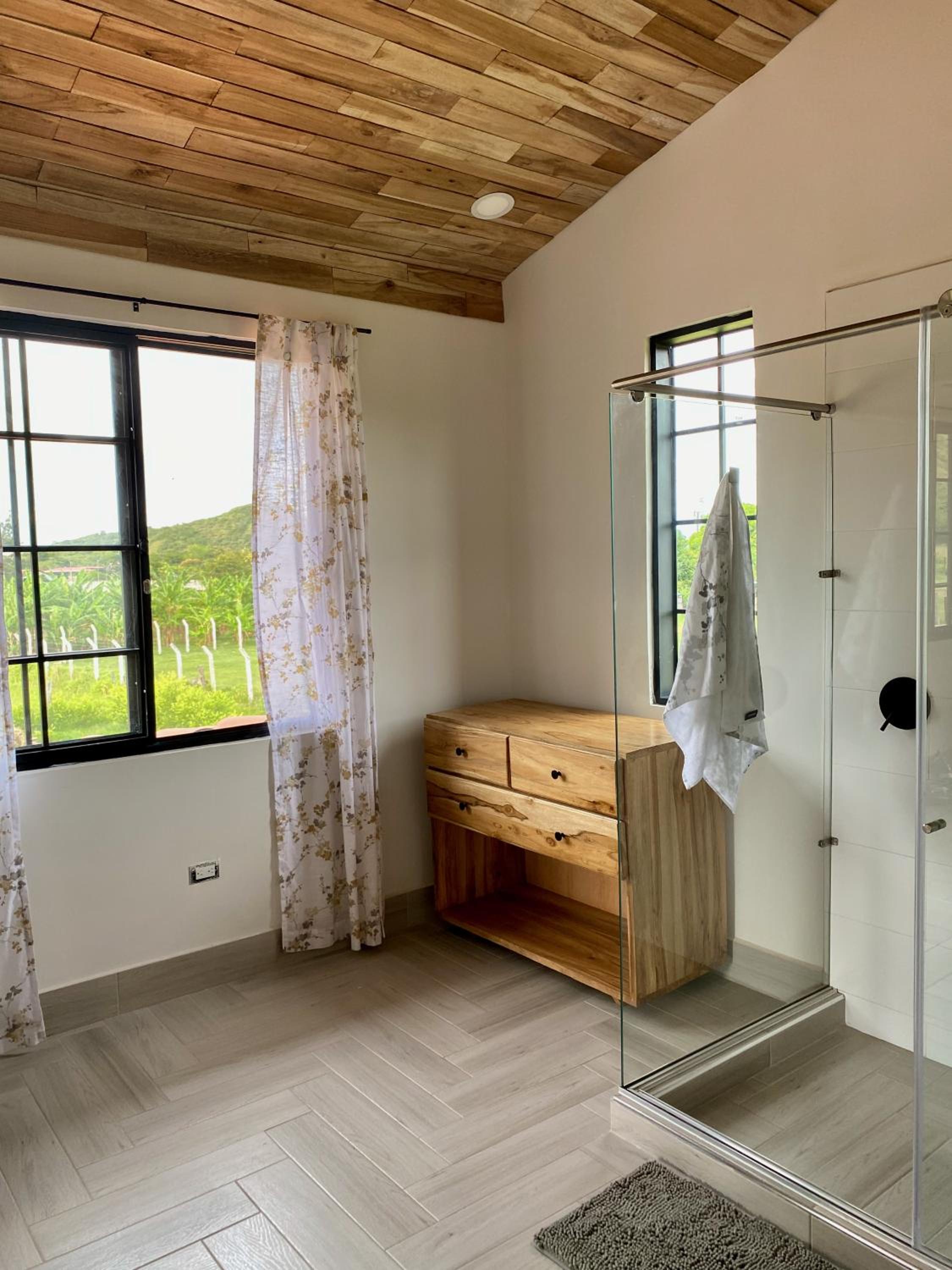 Beautiful Private Villa, Views in Every Direction
