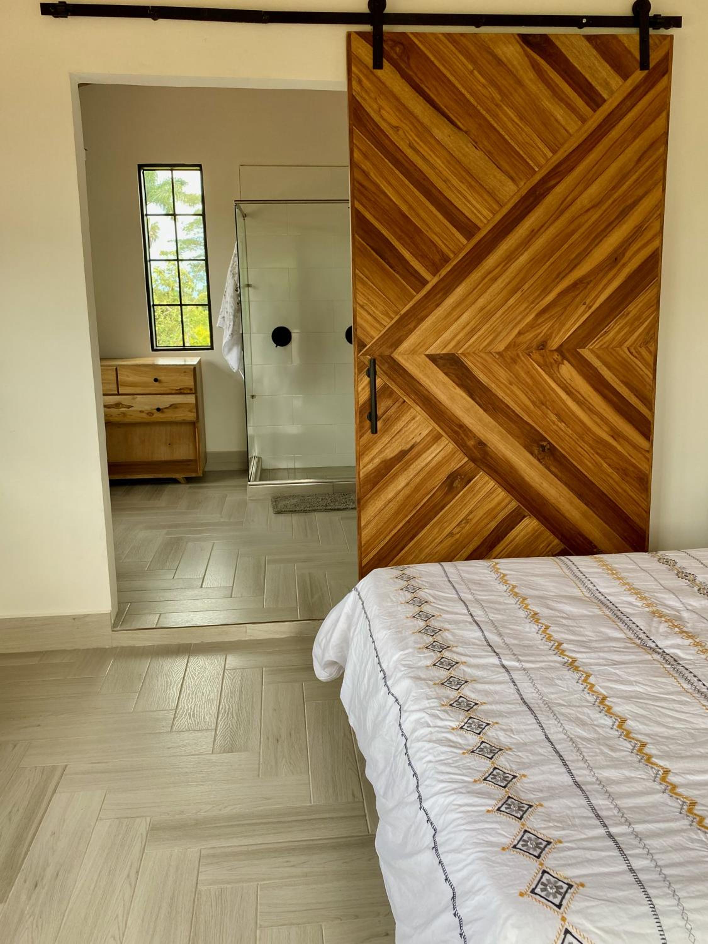 Beautiful Private Villa, Views in Every Direction