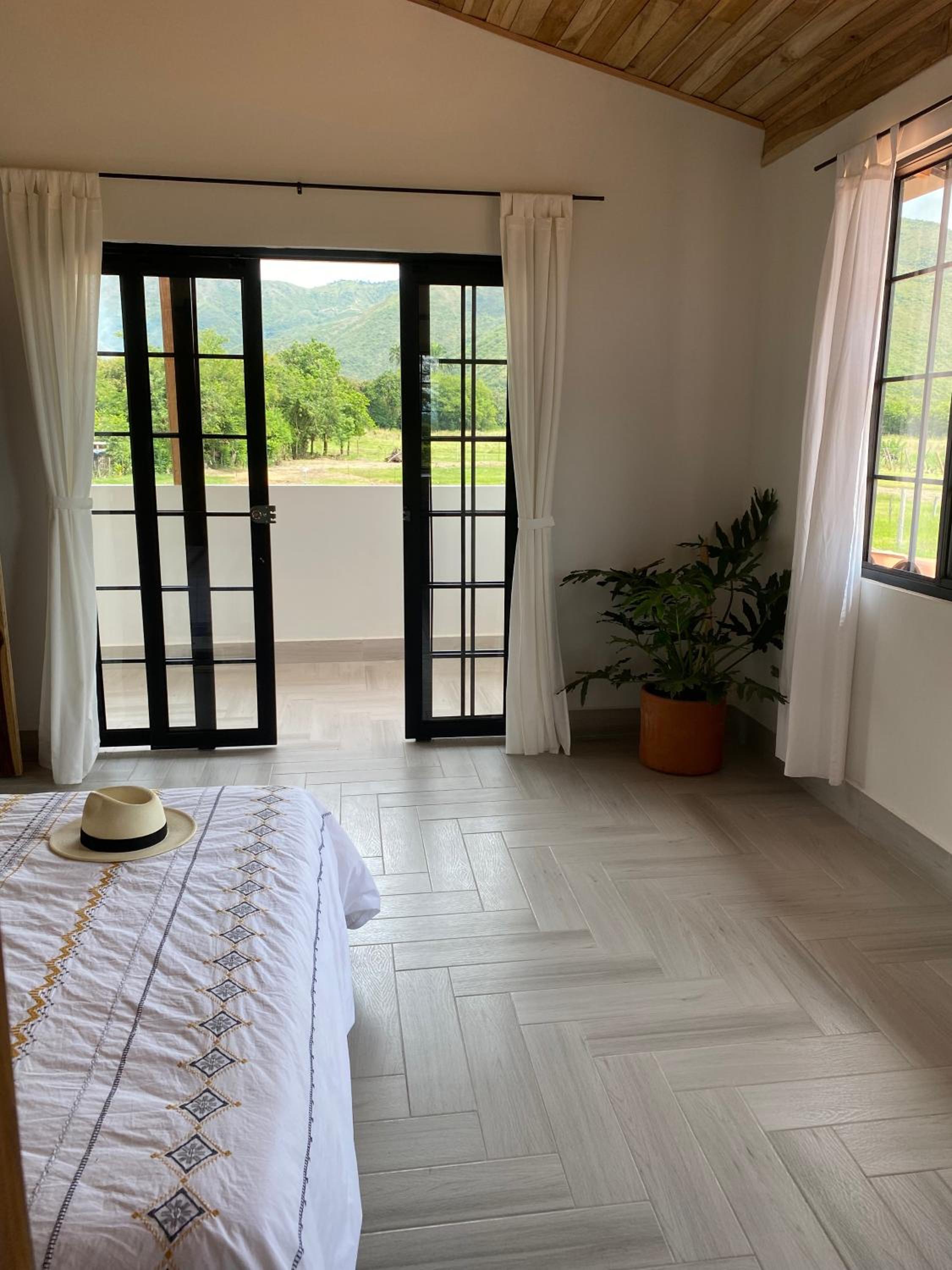 Beautiful Private Villa, Views in Every Direction
