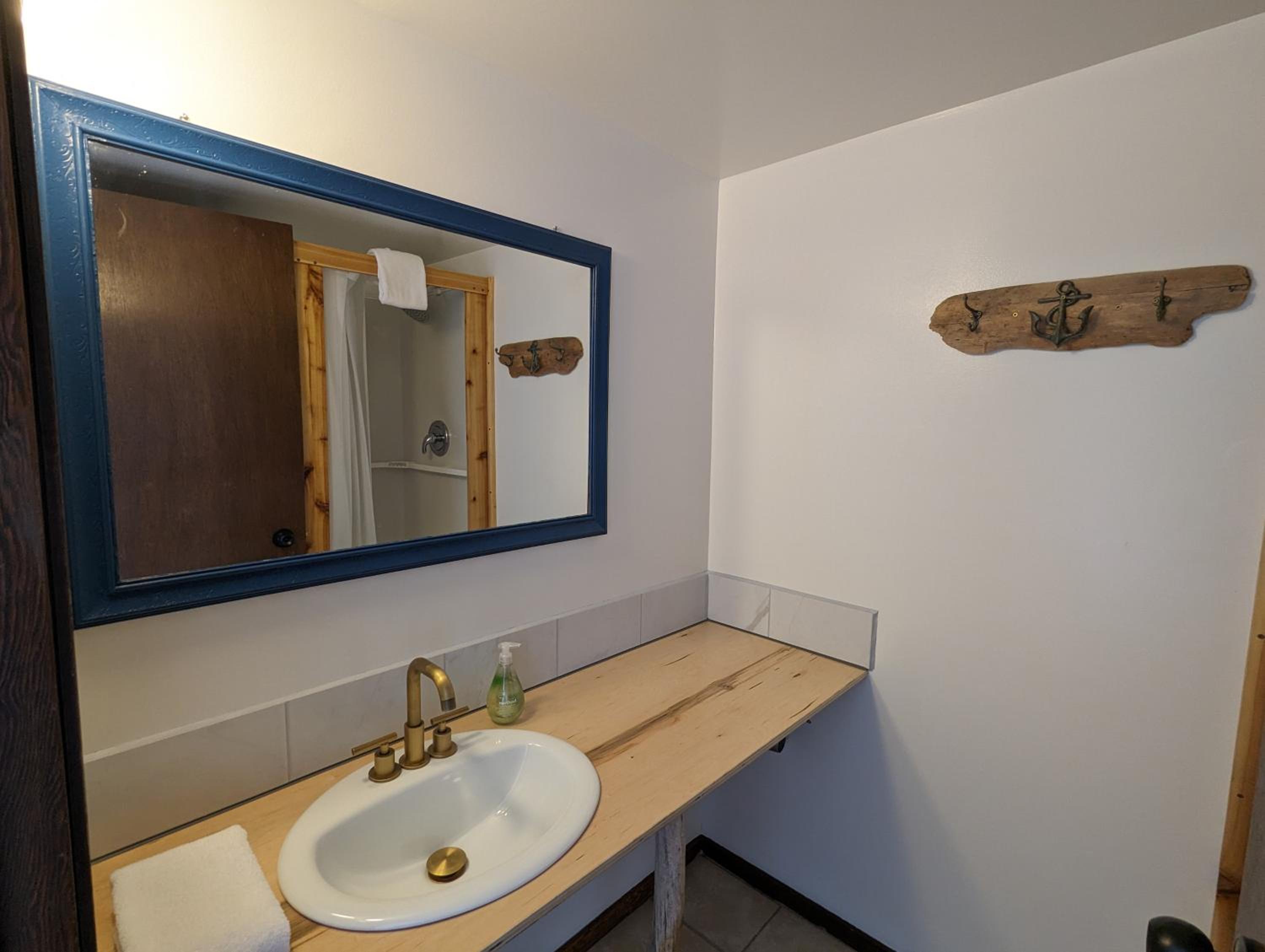 Jade Resort-Oceanfront Suites in Gowlland Harbour