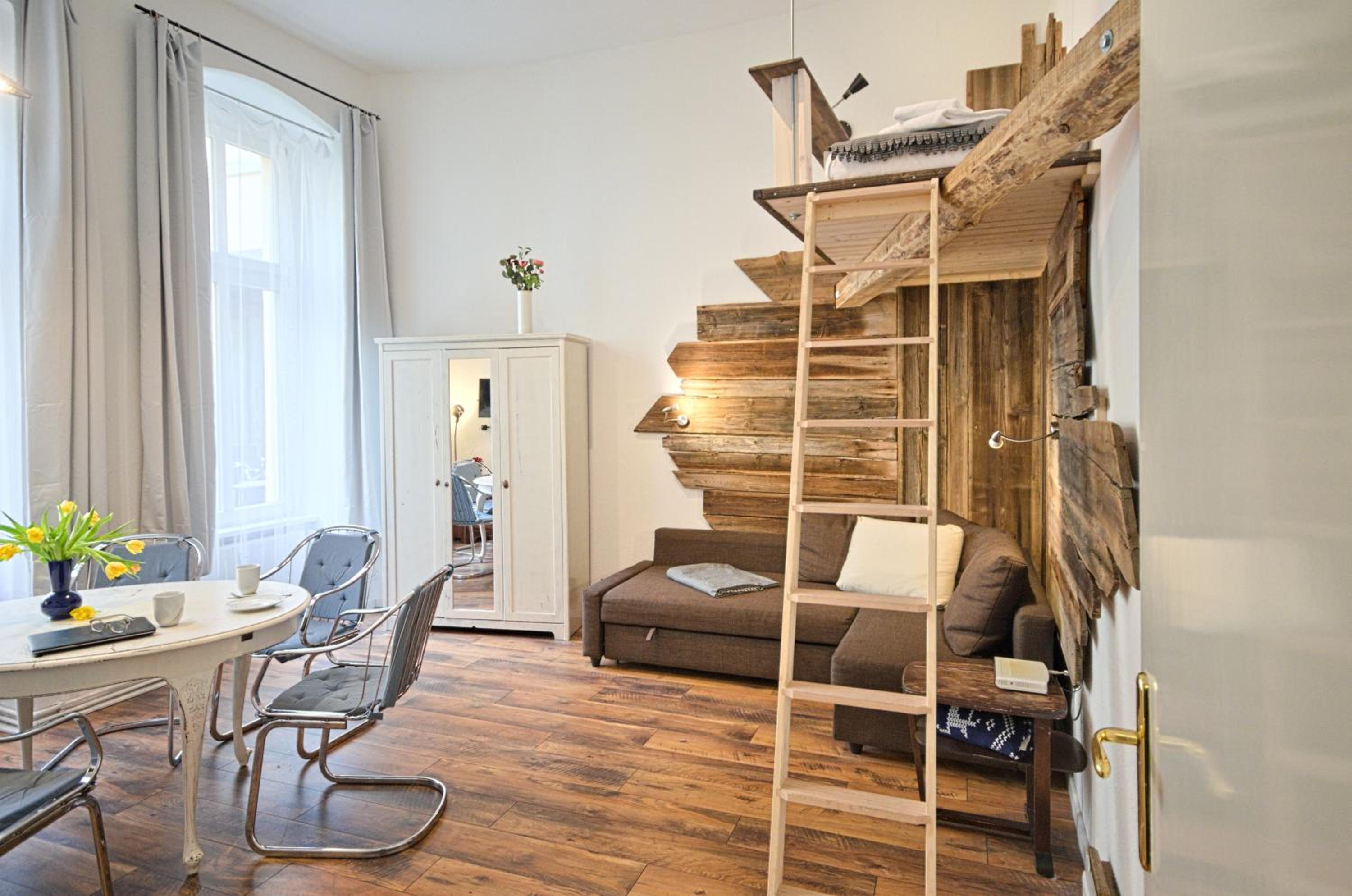 Quiet Courtyard Apartment (PB1)