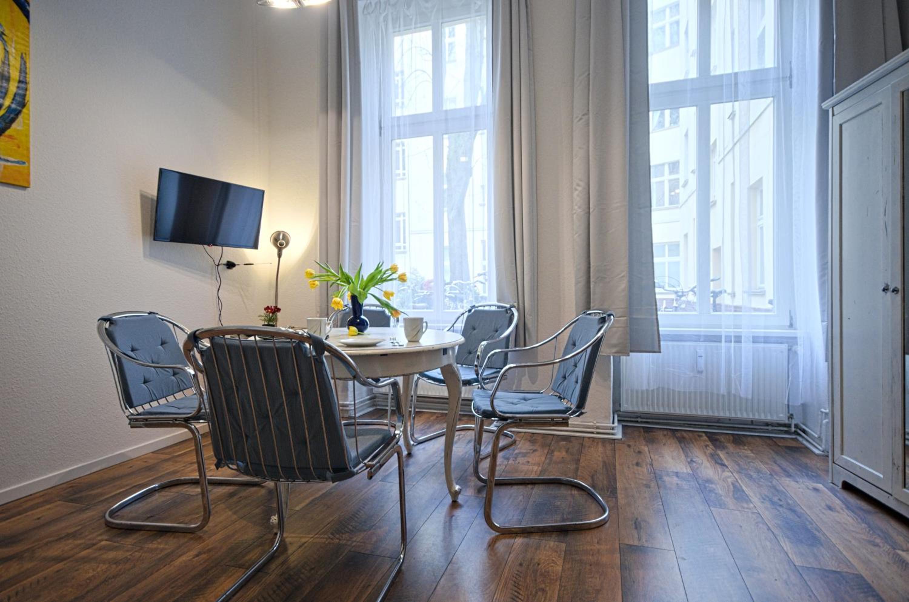 Quiet Courtyard Apartment (PB1)