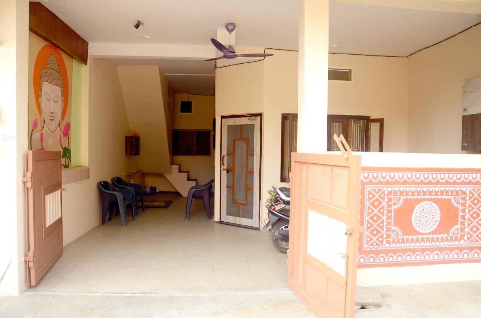 Pinakin Homestay Near mahakal temple