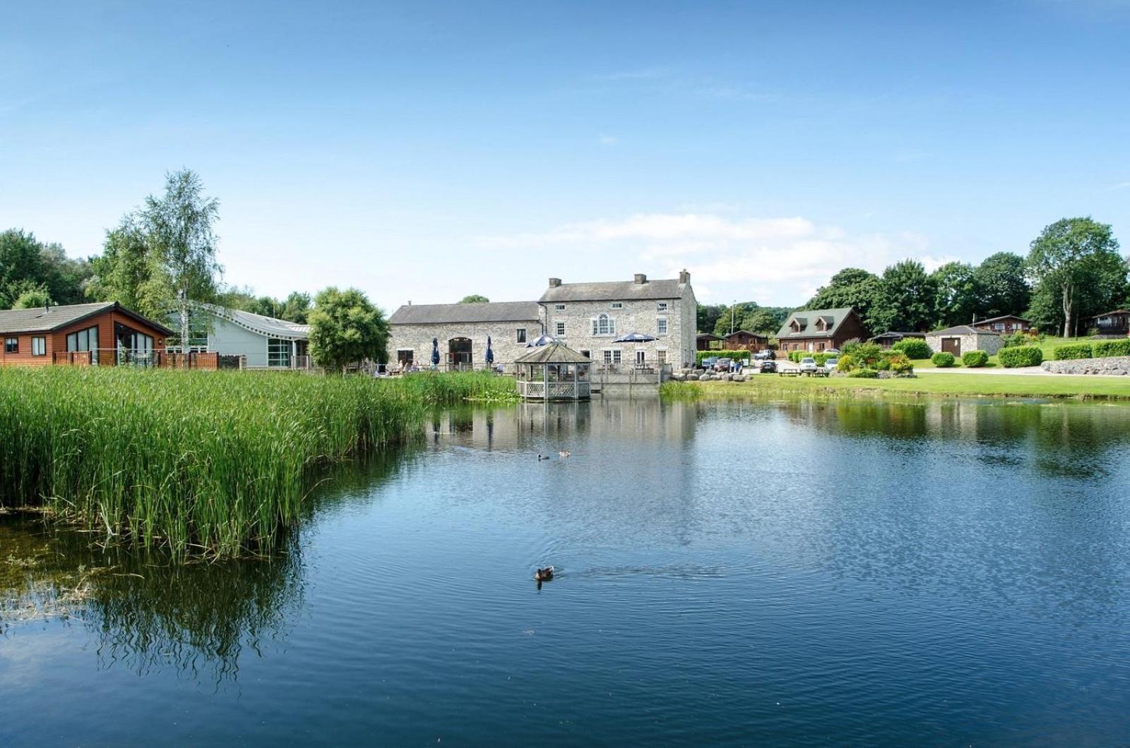 Hotel Happy Place Lodge