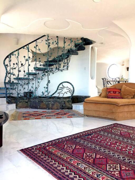 Casa estilo Gaudí - Alberca compartida espacio especial para familias!