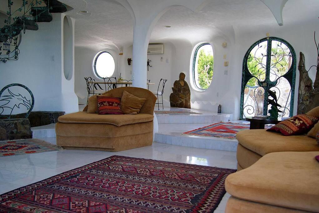 Casa estilo Gaudí - Alberca compartida espacio especial para familias!